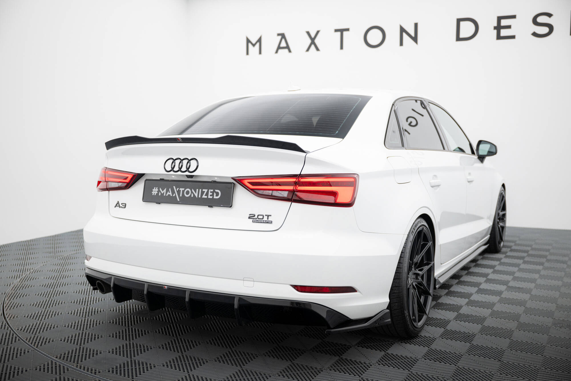 Maxton Diffusor Heck Ansatz passend für A3 Limousine 8V Facelift (Ausführung mit einseitigem Doppelauspuffendrohr)