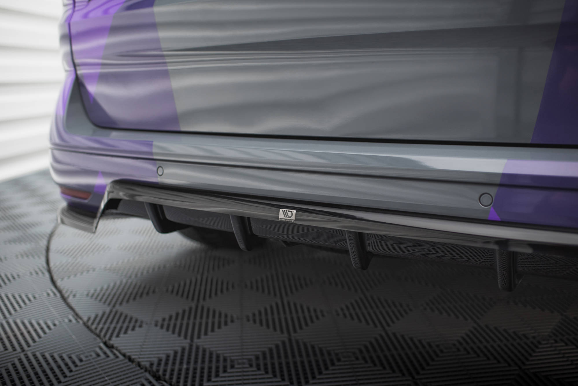 Maxton Mittlerer Cup Diffusor DTM Look Heck Ansatz für VW Multivan T7 schwarz Hochglanz