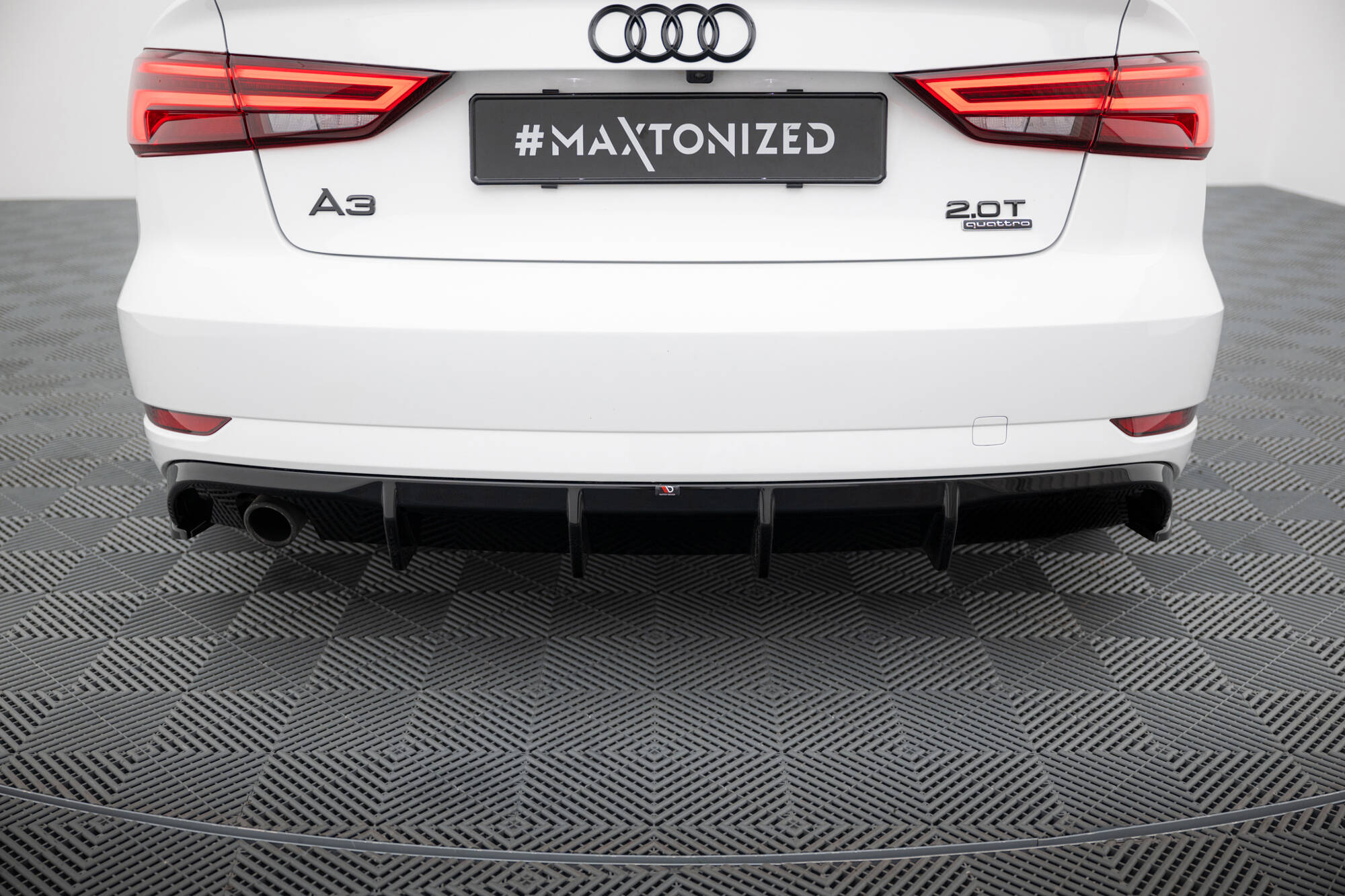 Maxton Diffusor Heck Ansatz passend für A3 Limousine 8V Facelift (Ausführung mit einseitigem Doppelauspuffendrohr)