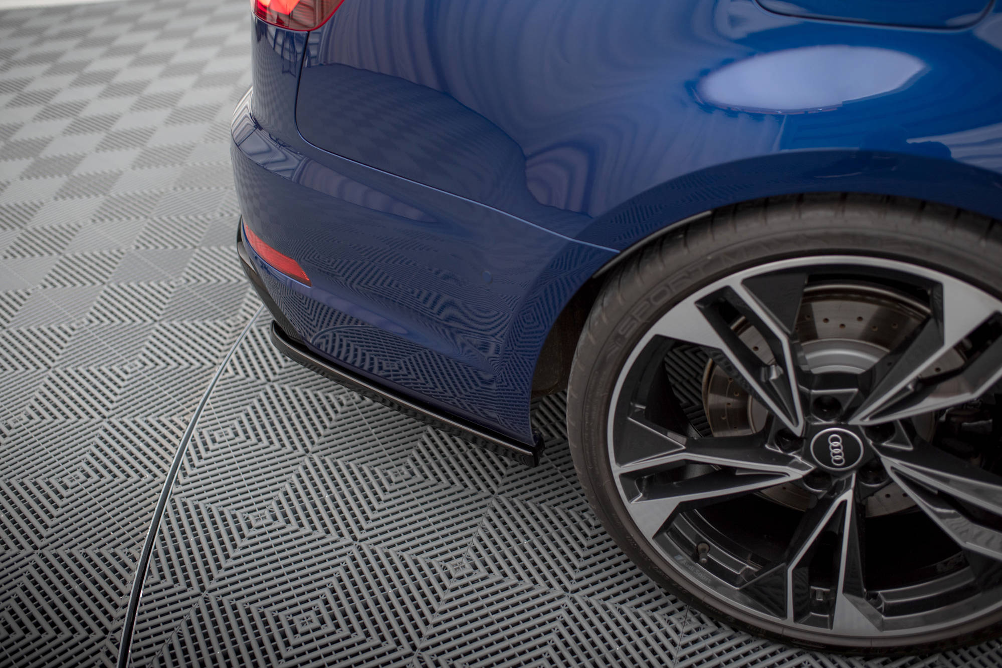 Maxton Heck Ansatz Flaps Diffusor passend für A4 Competition B9  schwarz Hochglanz