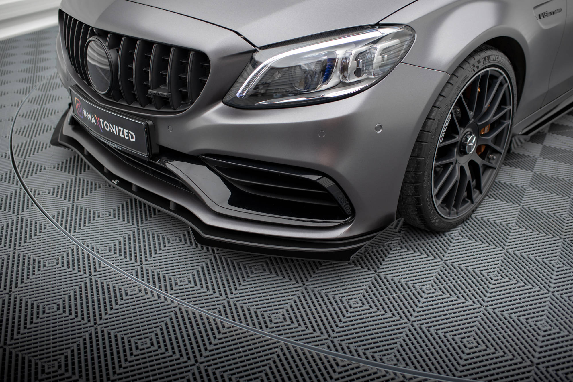 Maxton Front Stoßstange Flaps für Mercedes-AMG C63 Limousine / Kombi W205 Facelift schwarz Hochglanz