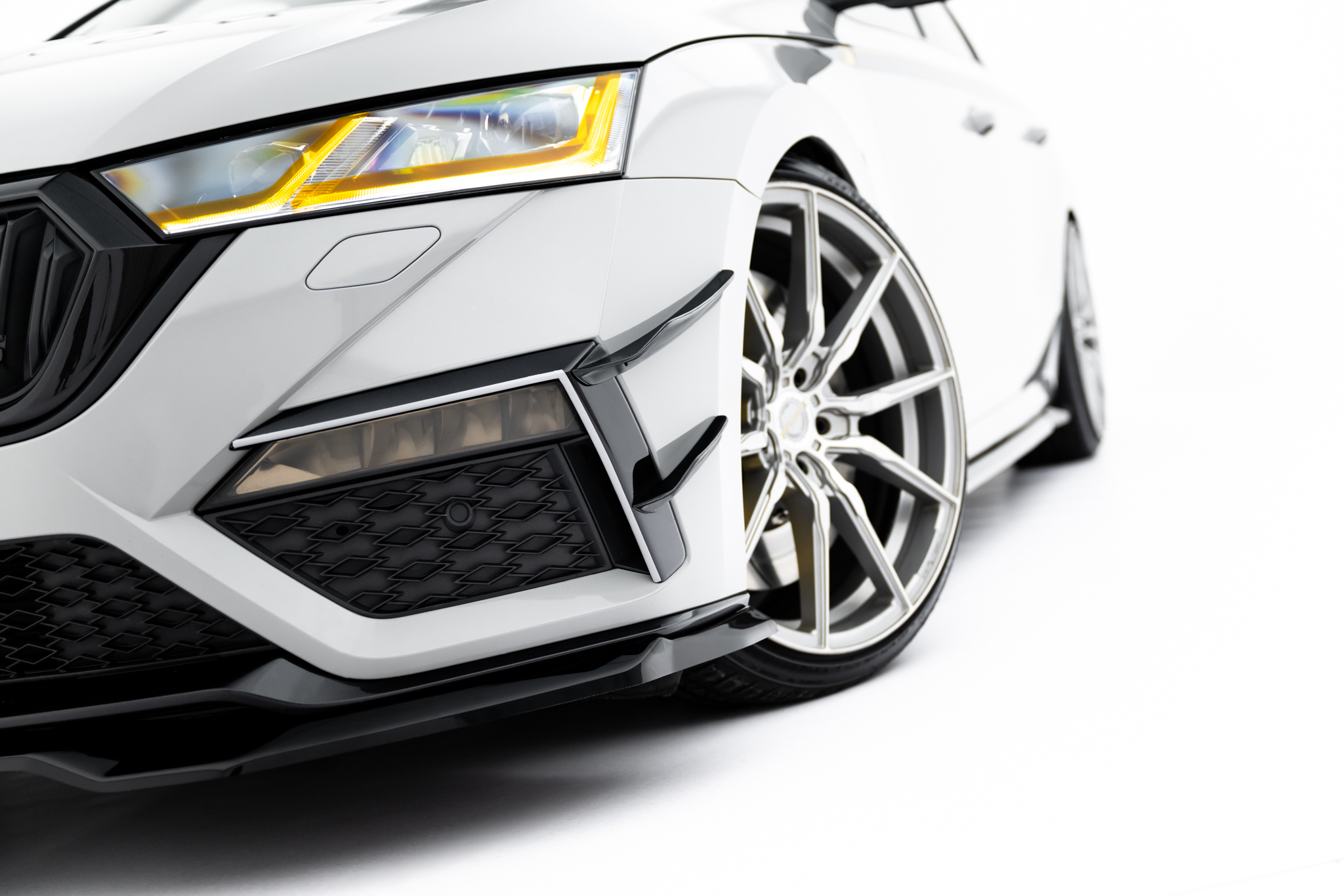 Maxton Stoßstangen Flaps Wings vorne Canards für Skoda Octavia RS Mk4