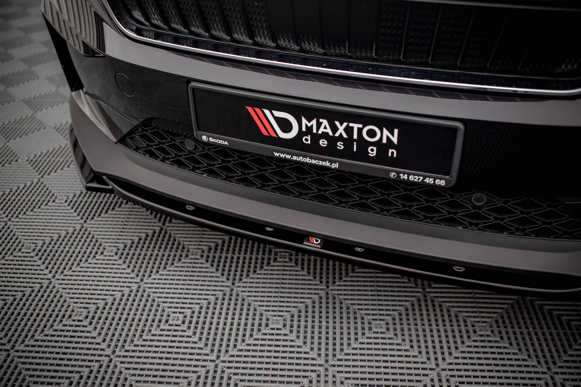 Maxton Front Ansatz V.3 für Skoda Enyaq iV Carbon Look