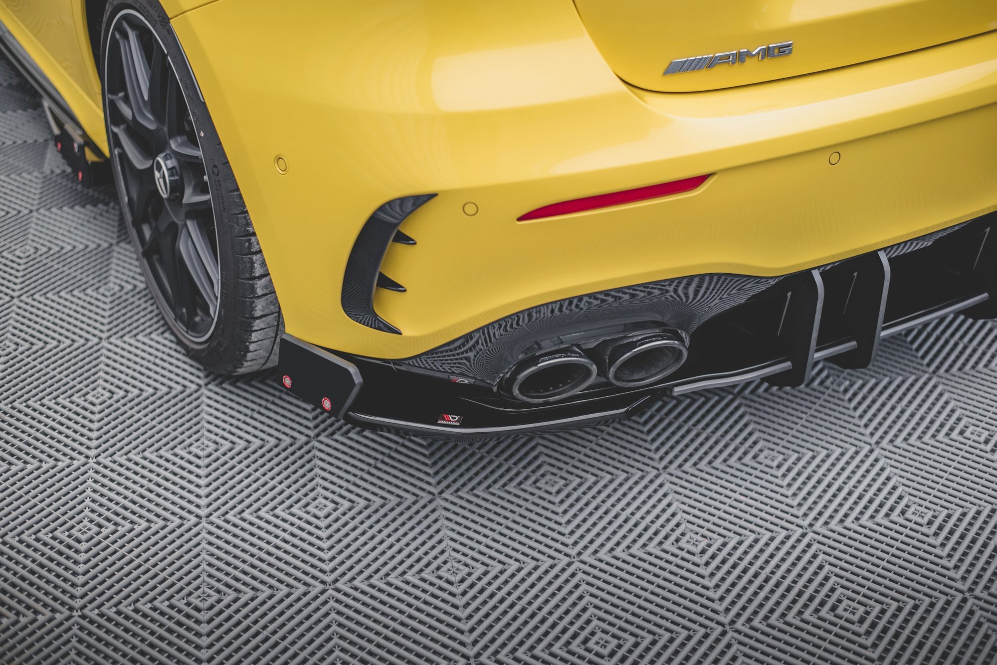 Maxton Heck Ansatz Flaps Diffusor V.2 + Flaps für Mercedes-AMG A 45 S Aero Pack W177