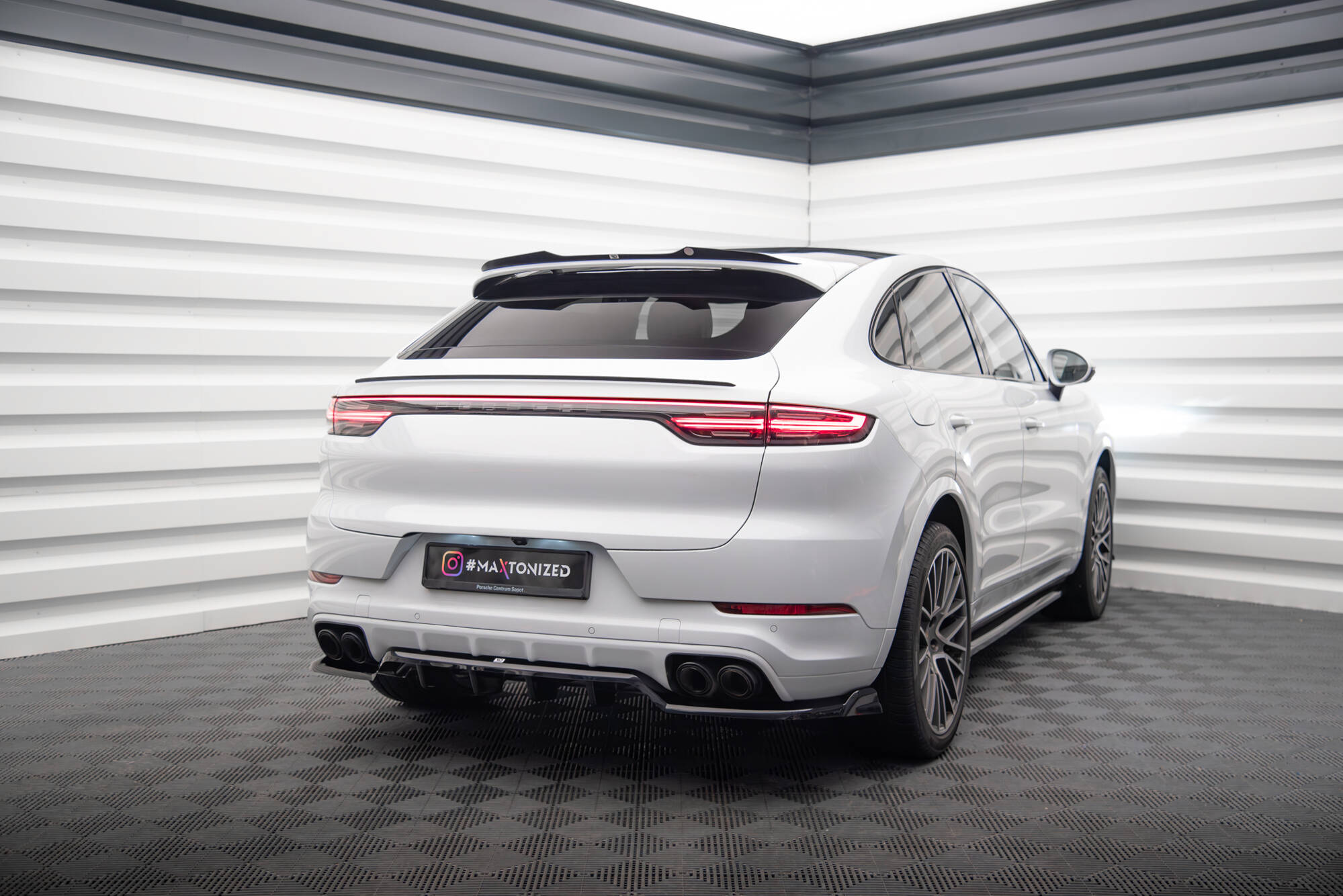 Maxton Spoiler CAP für Porsche Cayenne Coupe Mk3 schwarz Hochglanz