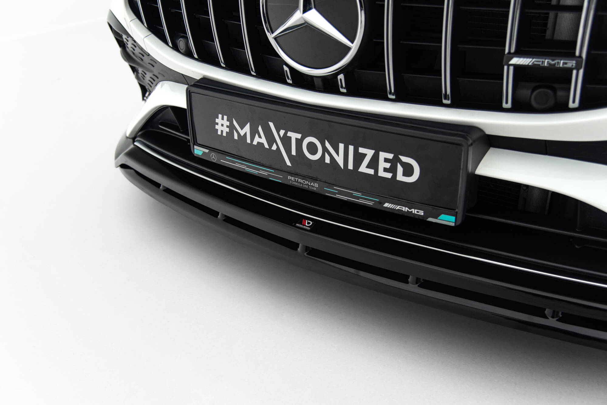 Maxton Front Ansatz für Mercedes-AMG CLA 35 Coupe / Shooting Brake C118 Facelift / X118 Facelift schwarz Hochglanz