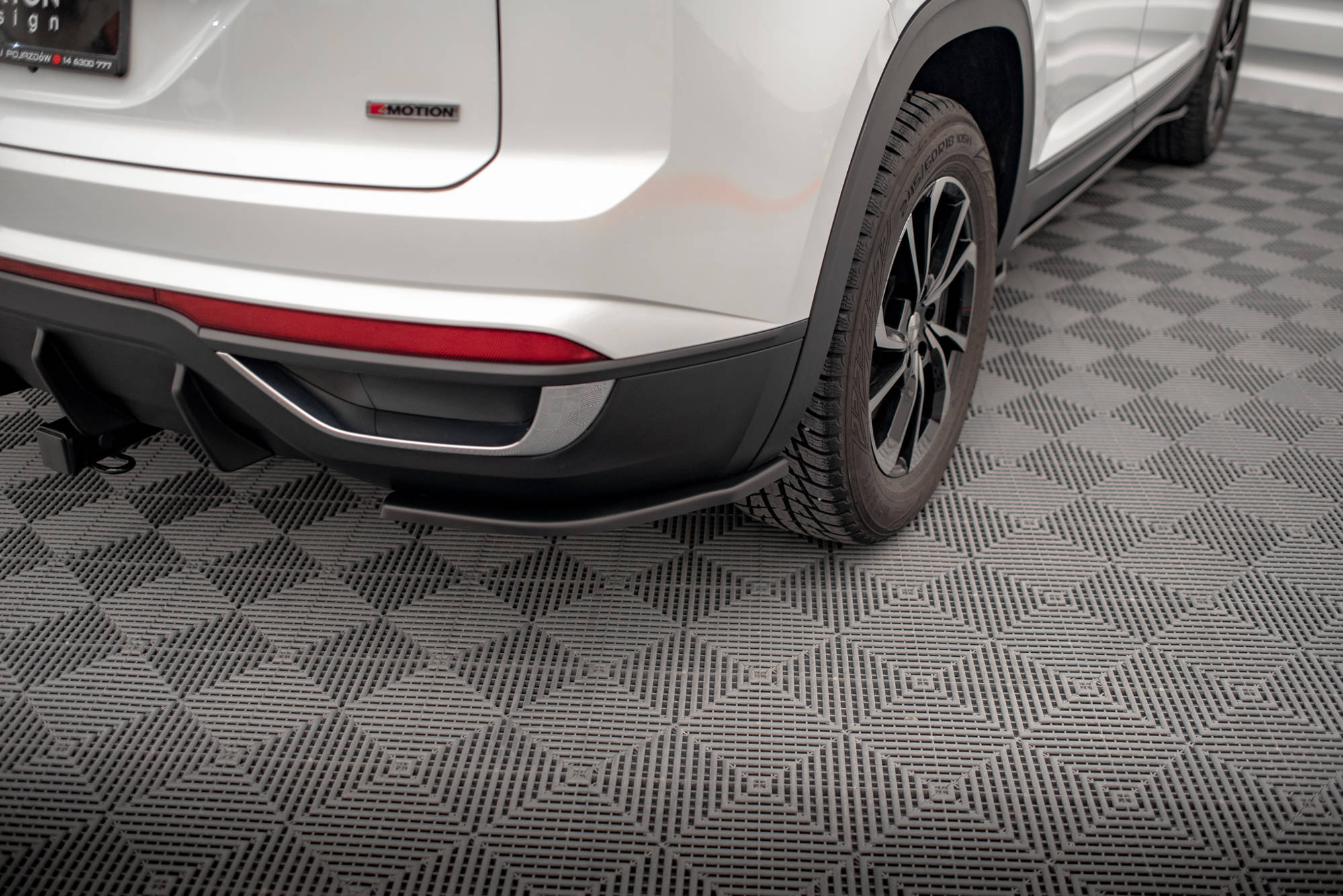 Maxton Heck Ansatz Flaps Diffusor für VW Atlas Cross schwarz Hochglanz