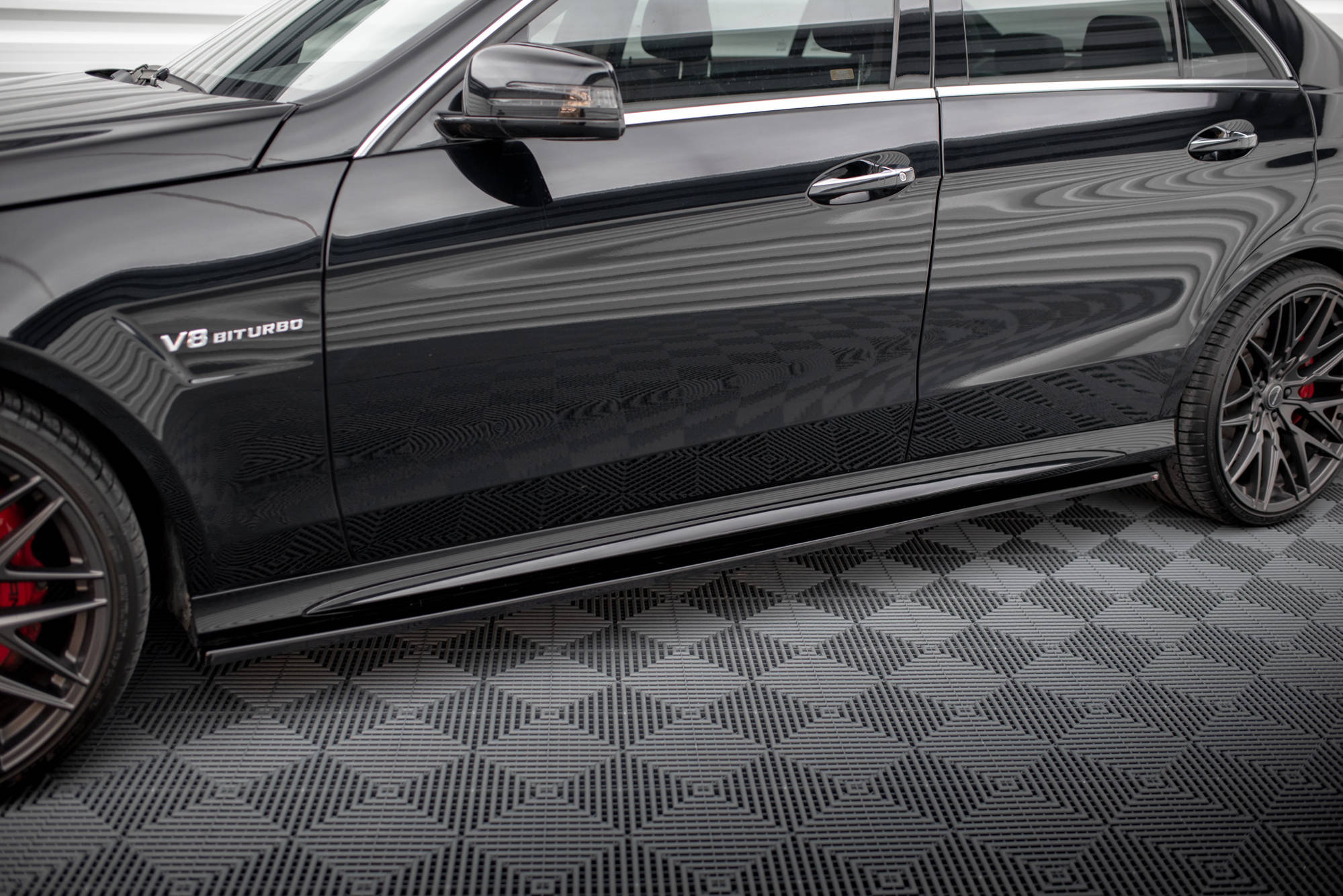 Maxton Seitenschweller Ansatz für Mercedes-Benz E63 AMG / AMG-Line Limousine W212 Facelift Carbon Look