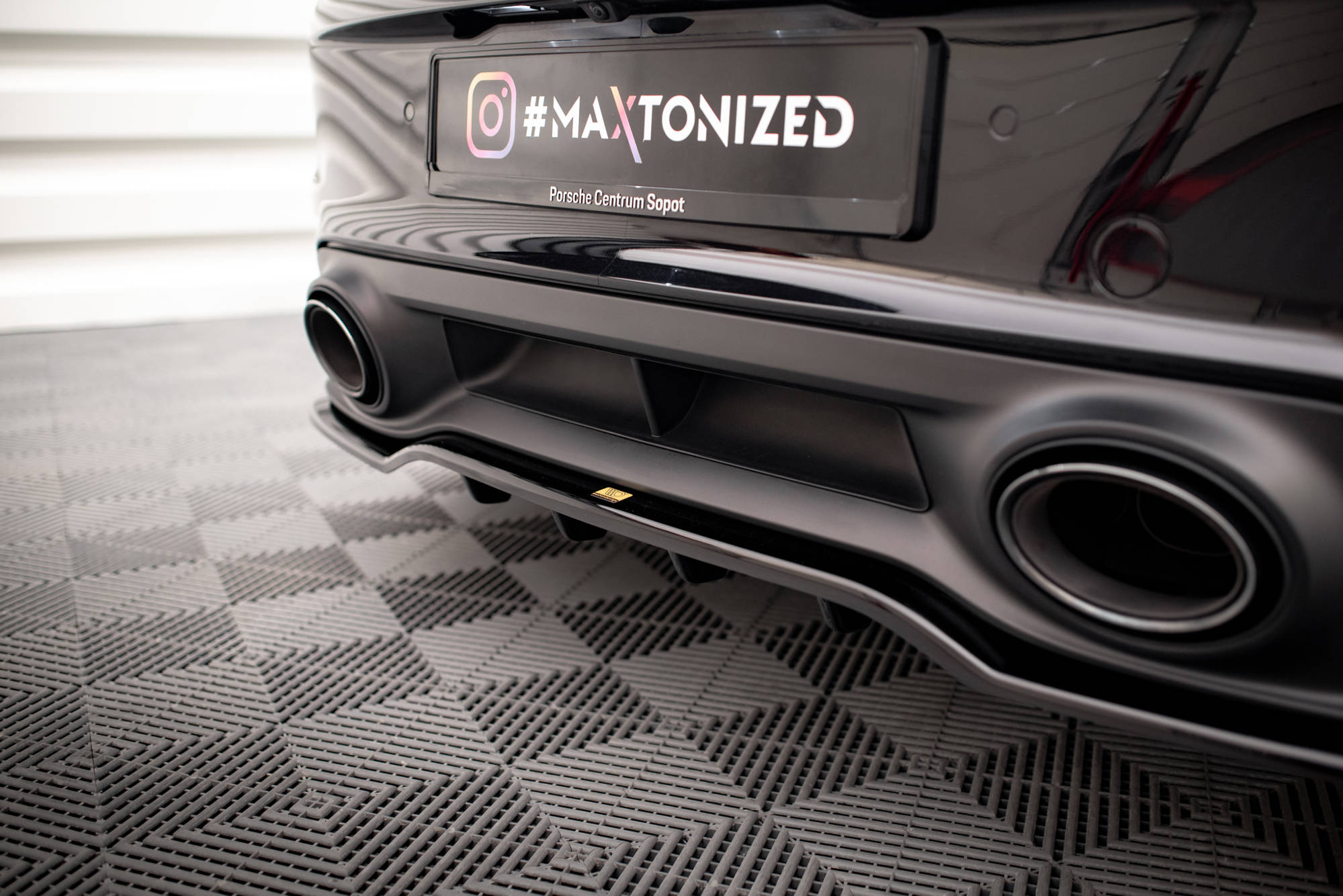 Maxton Mittlerer Cup Diffusor DTM Look Heck Ansatz für Porsche 911 Turbo S 992 schwarz Hochglanz