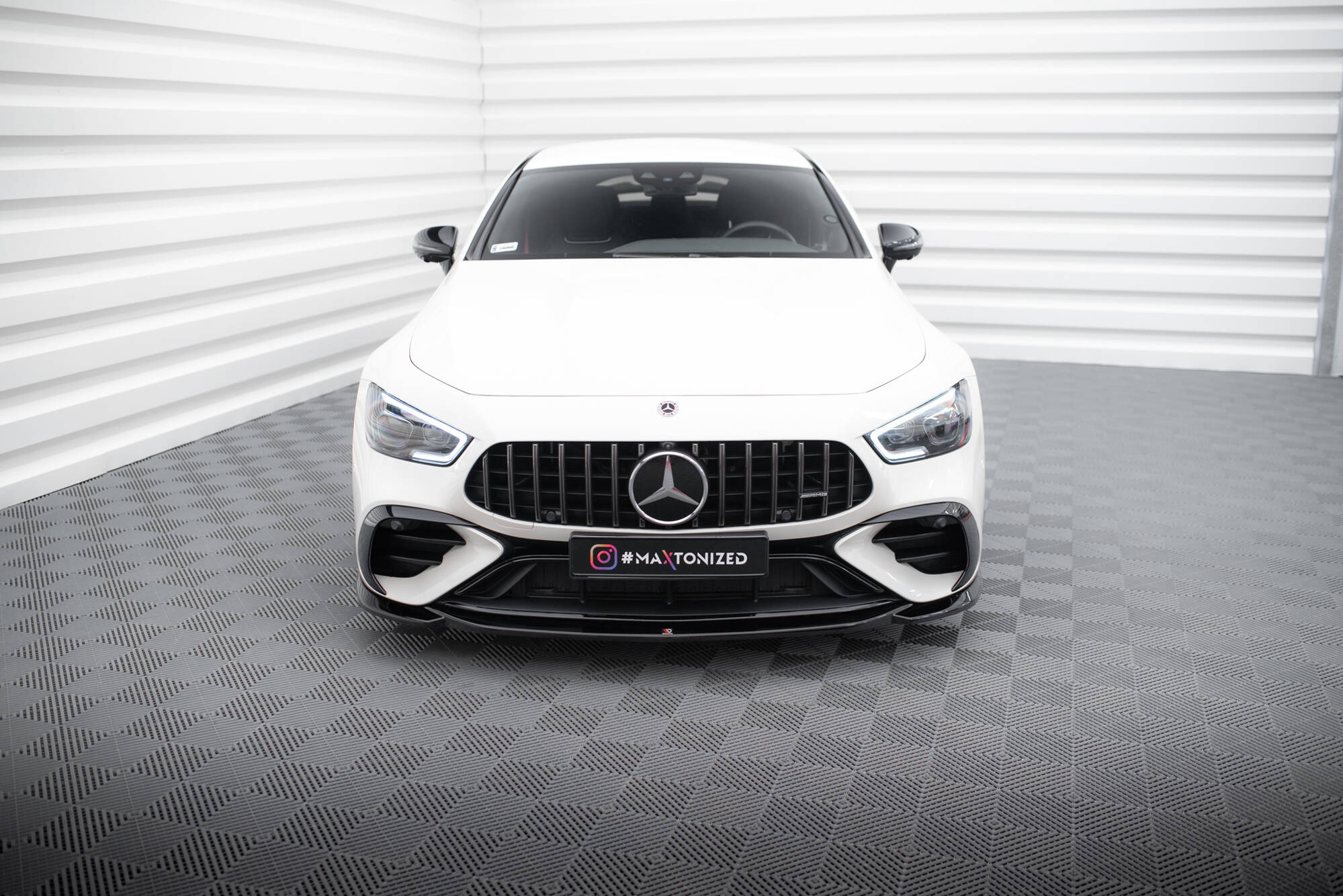 Maxton Front Ansatz V.1 für Mercedes-AMG GT 43 4 Door Coupe V8 Styling Package X290 schwarz Hochglanz