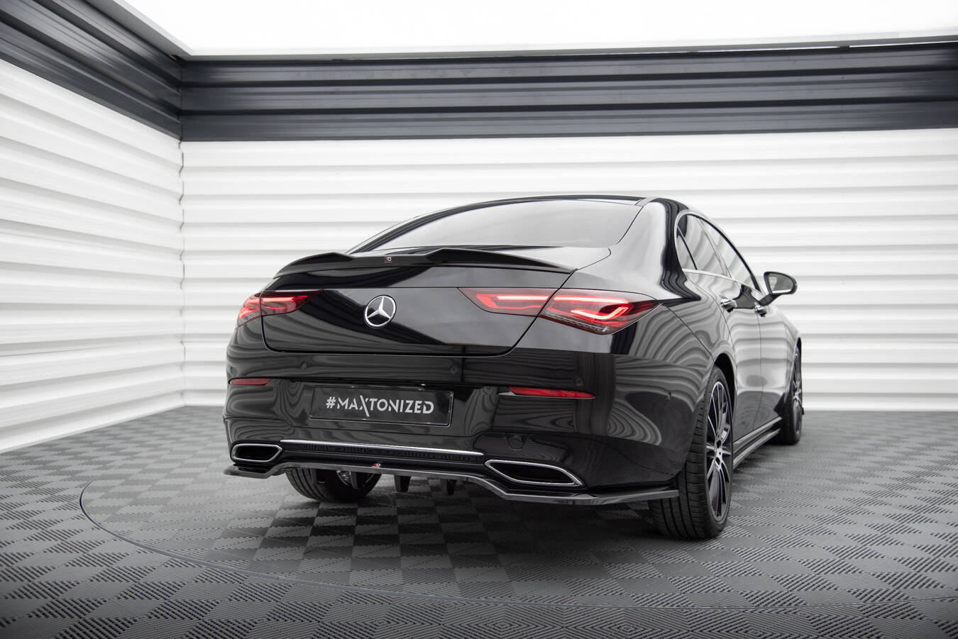Maxton Mittlerer Cup Diffusor DTM Look Heck Ansatz für Mercedes-Benz CLA Coupe C118 schwarz Hochglanz