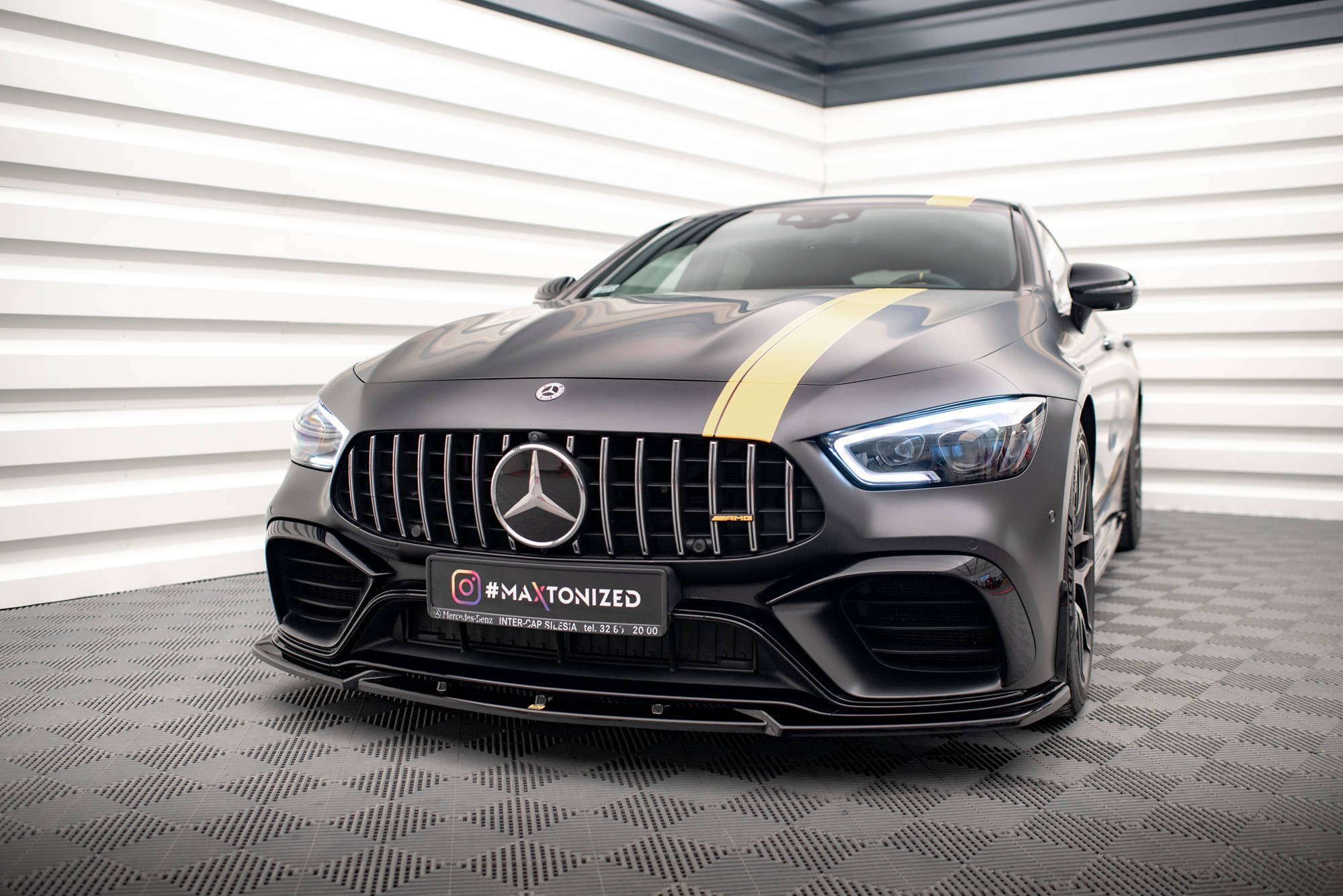 Maxton Front Ansatz V.3 für Mercedes-AMG GT 63S 4 Door Coupe Aero X290 schwarz Hochglanz