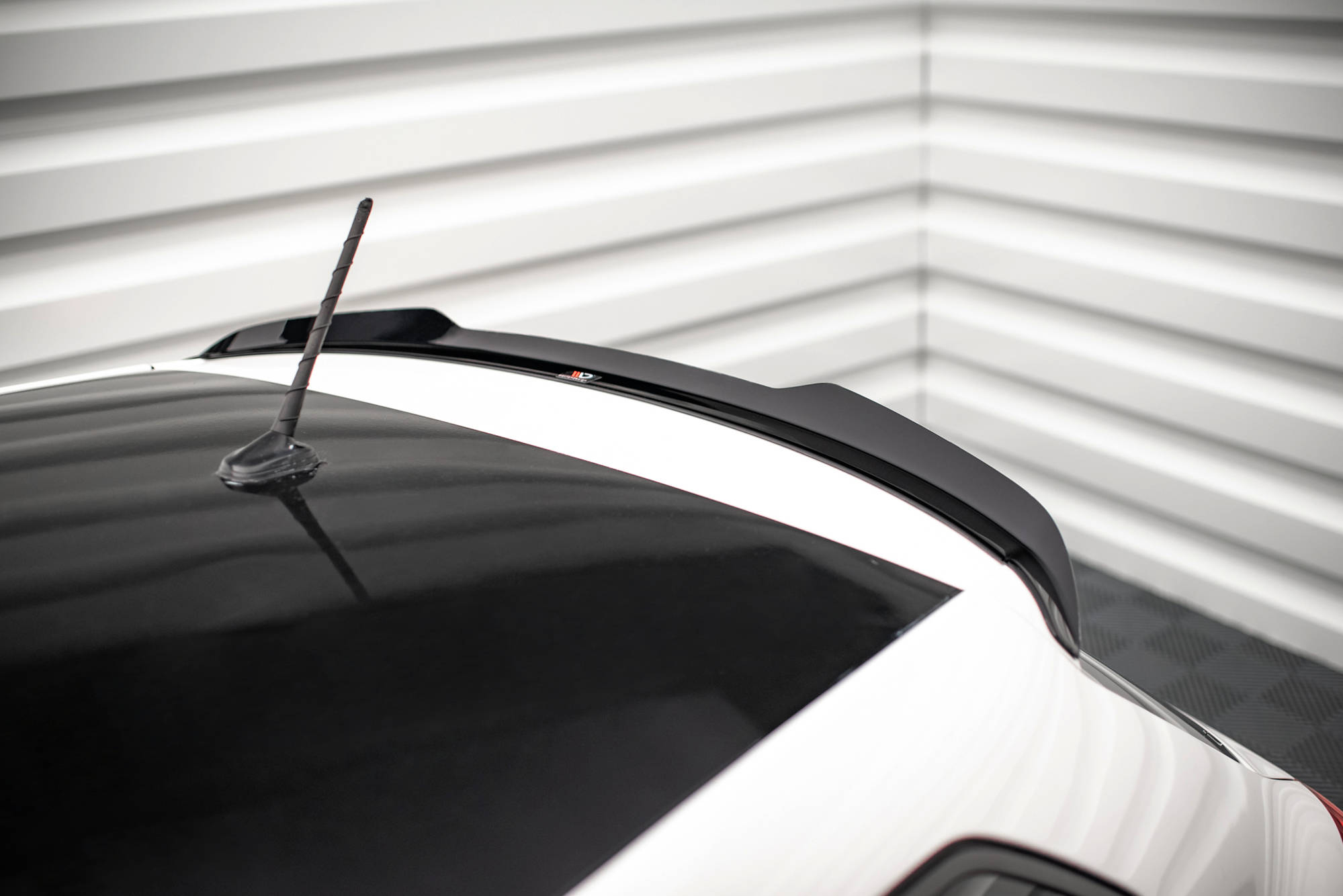 Maxton Spoiler CAP für Seat Ibiza FR/ Standard Mk5 schwarz Hochglanz
