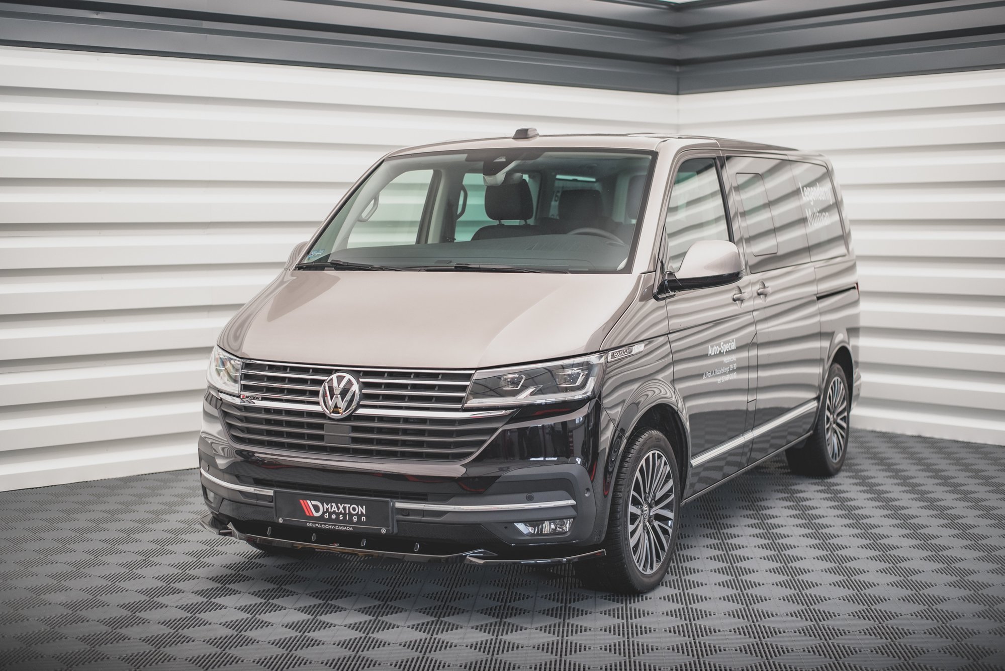 Maxton Front Ansatz V.2 passend für T6.1  schwarz Hochglanz