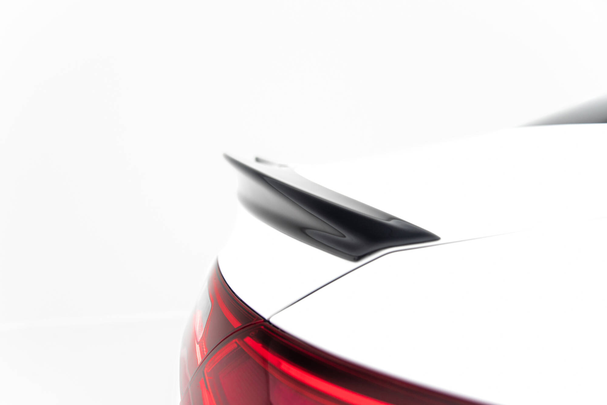 Maxton Spoiler CAP 3D für Mercedes-Benz CLA Coupe C118 Facelift schwarz Hochglanz