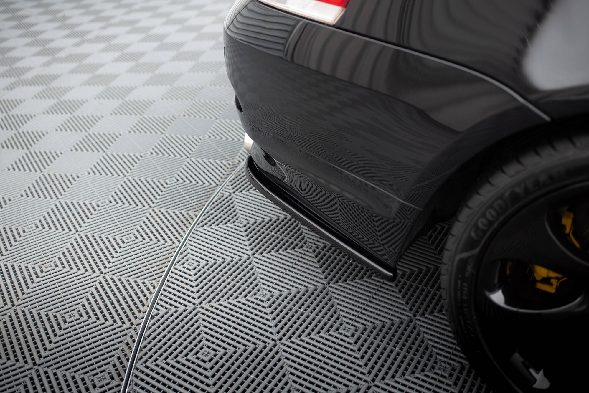 Maxton Heck Ansatz Flaps Diffusor für BMW 6er Coupe E63 / Cabrio E64  schwarz Hochglanz