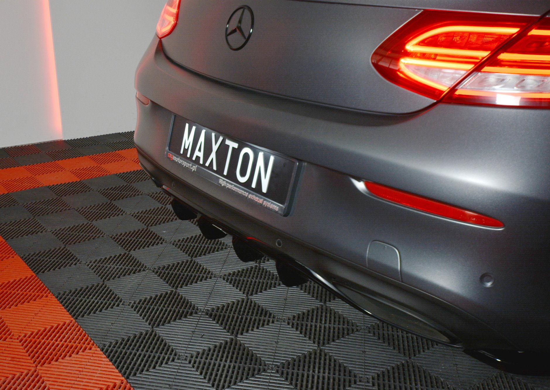 Maxton Diffusor Heck Ansatz für MERCEDES- BENZ C-KLASSE W205 COUPE AMG-LINE schwarz Hochglanz