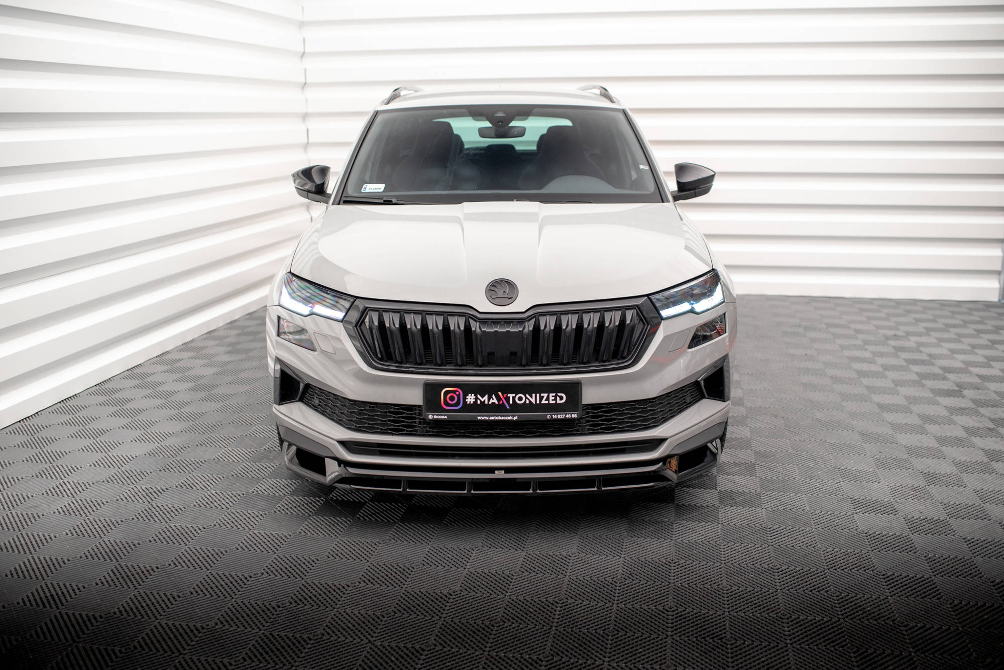 Maxton Front Ansatz passend für Karoq Sportline Mk1 Facelift schwarz Hochglanz