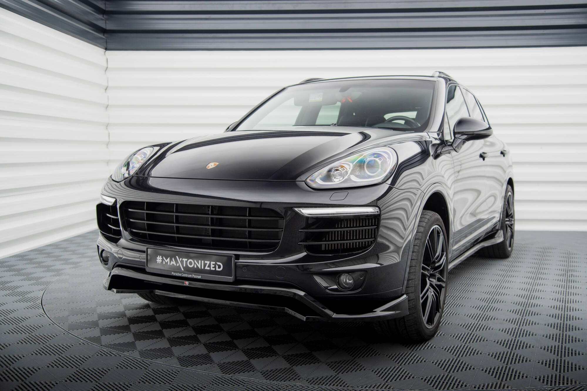 Maxton Front Ansatz für Porsche Cayenne Mk2 Facelift schwarz Hochglanz