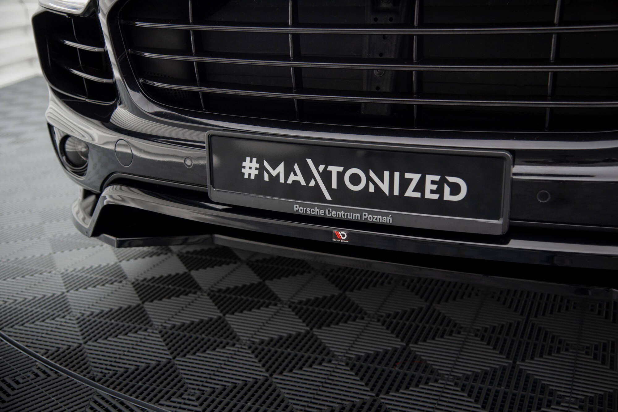 Maxton Front Ansatz für Porsche Cayenne Mk2 Facelift schwarz Hochglanz