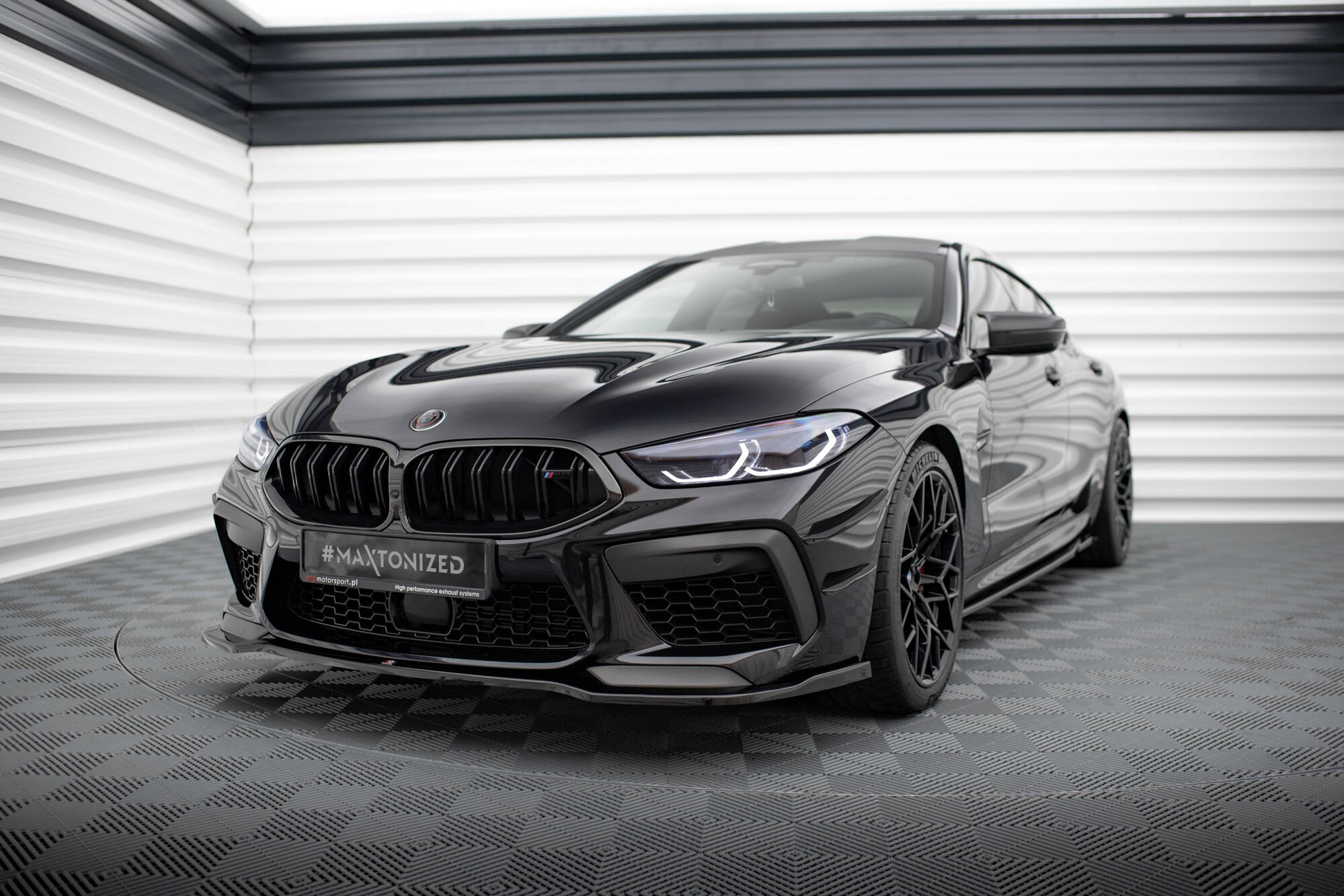 Maxton Stoßstangen Flaps Wings vorne Canards für BMW M8  Gran Coupe F93 / Coupe F92