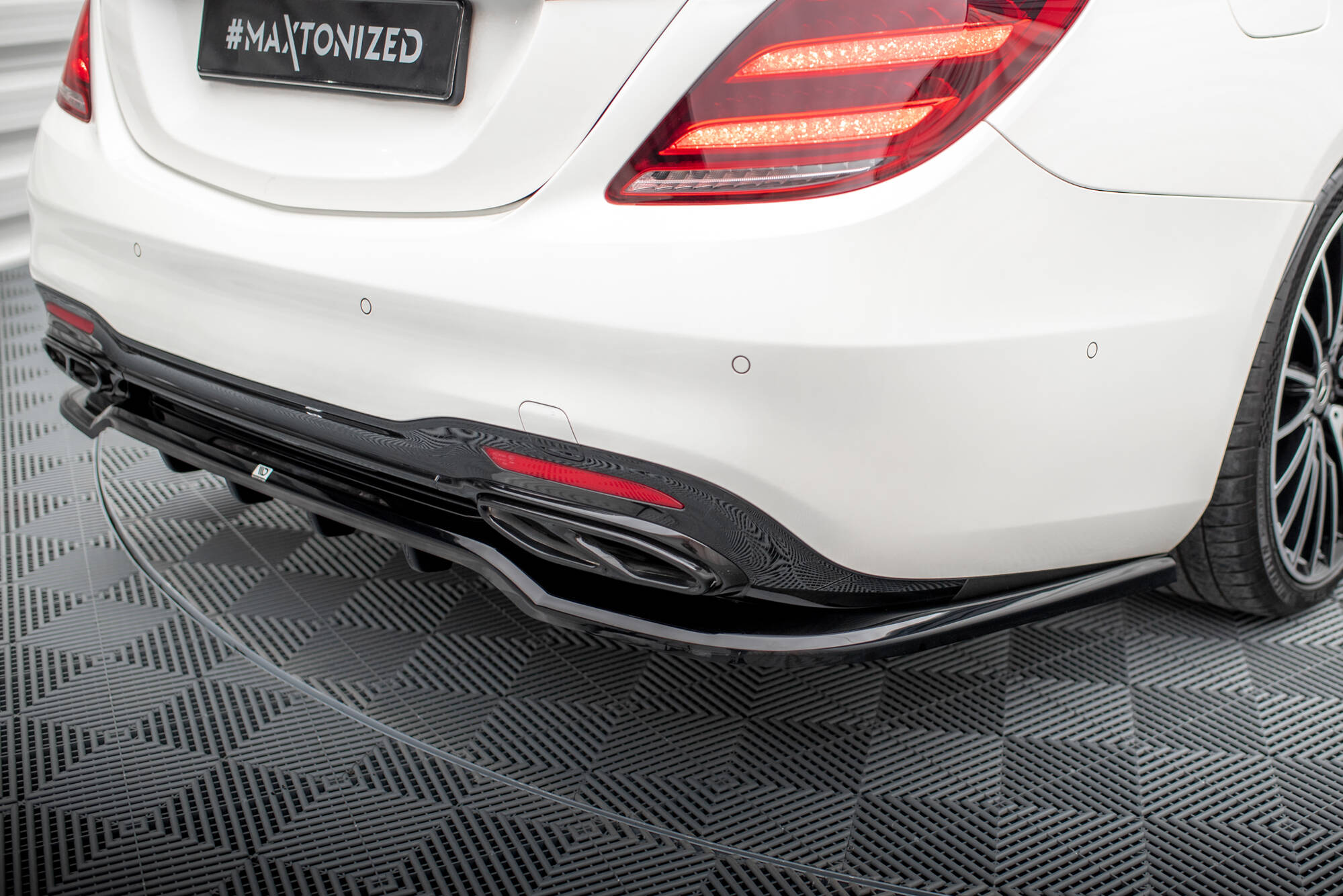 Maxton Mittlerer Cup Diffusor DTM Look Heck Ansatz für Mercedes-Benz S AMG-Line W222 Facelift schwarz Hochglanz