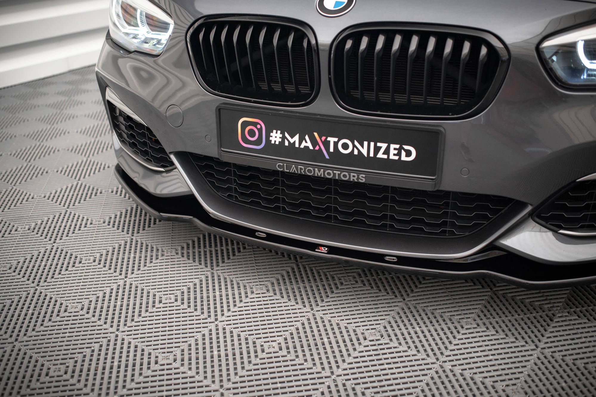 Maxton Front Ansatz V.1 für BMW 1er F20/F21 M-Power FACELIFT schwarz Hochglanz