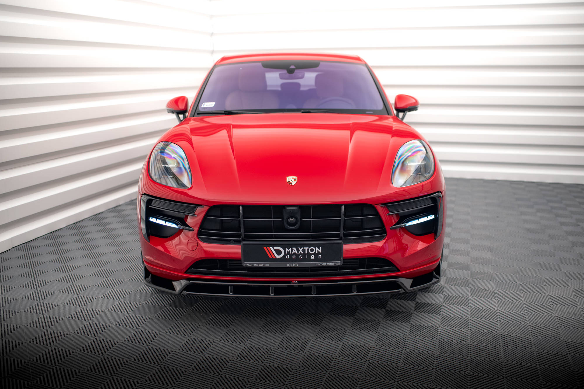 Maxton Front Ansatz V.2 für Porsche Macan GTS / Sport Design Mk1 Facelift schwarz Hochglanz