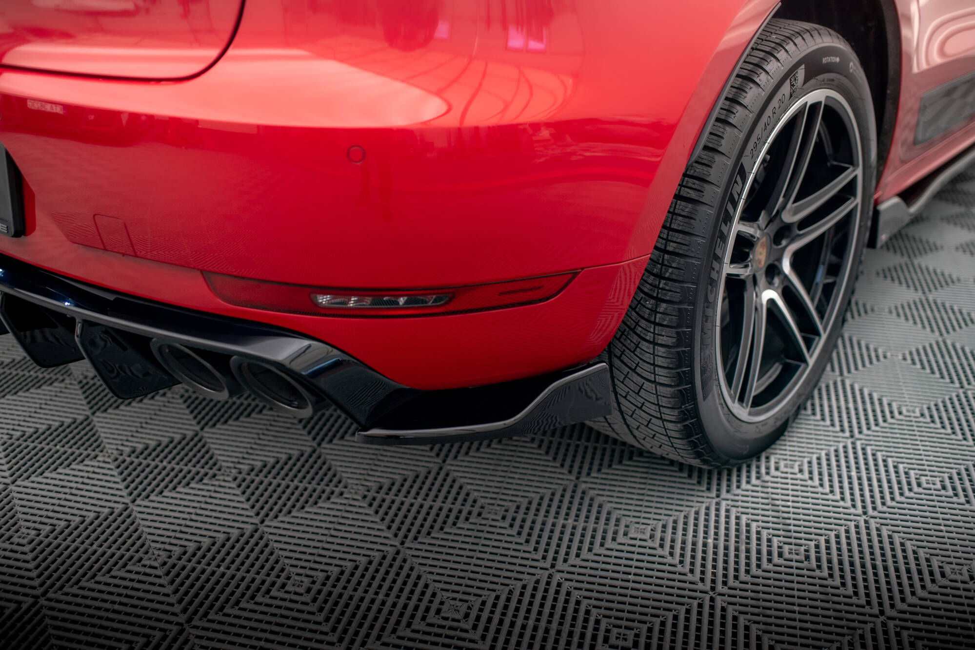 Maxton Heck Ansatz Flaps Diffusor V.2 für Porsche Macan Mk1  schwarz Hochglanz