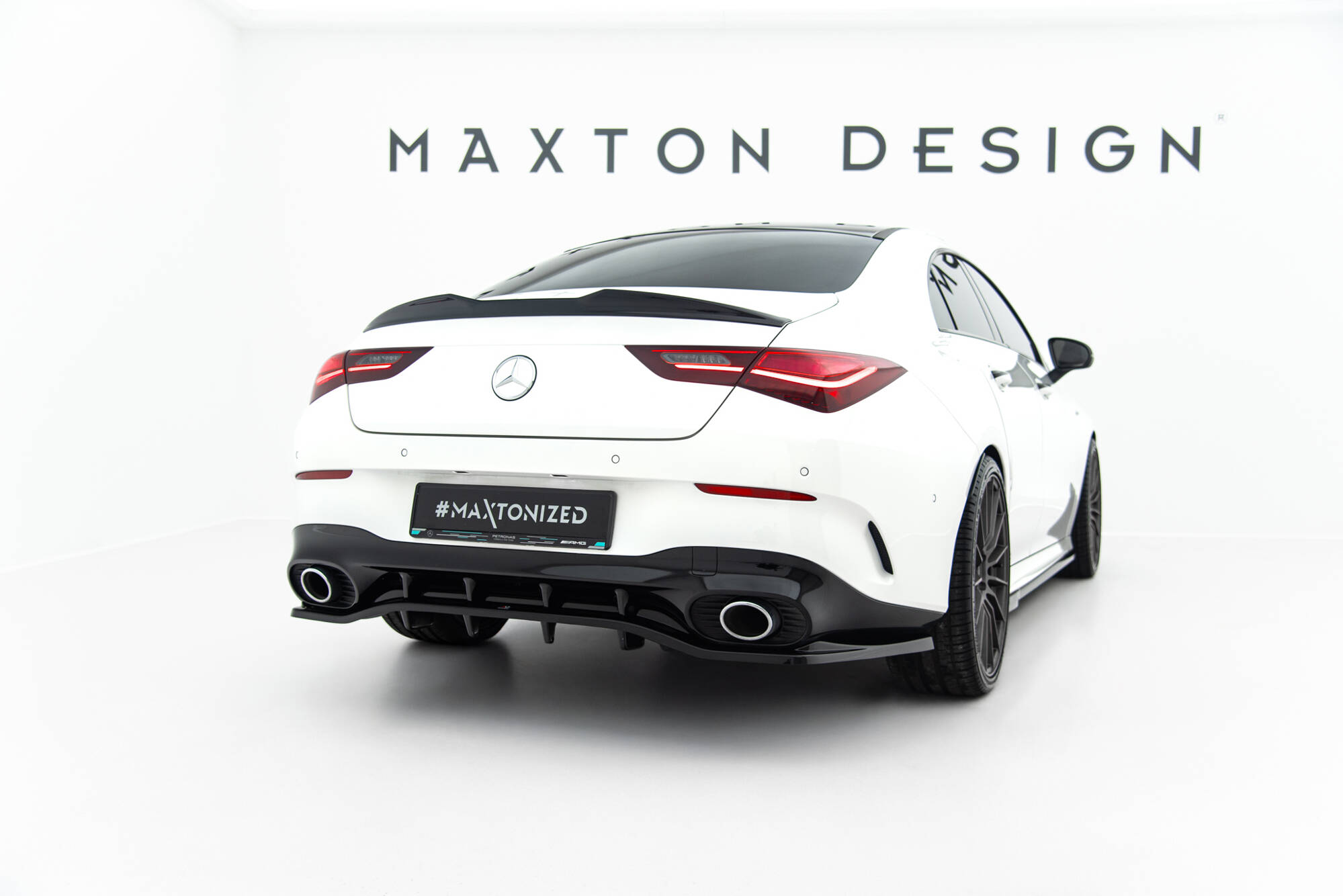 Maxton Mittlerer Cup Diffusor DTM Look Heck Ansatz für Mercedes-AMG CLA 35  / 45  Coupe / Shooting Brake C118 Facelift / X118 Facelift schwarz Hochglanz
