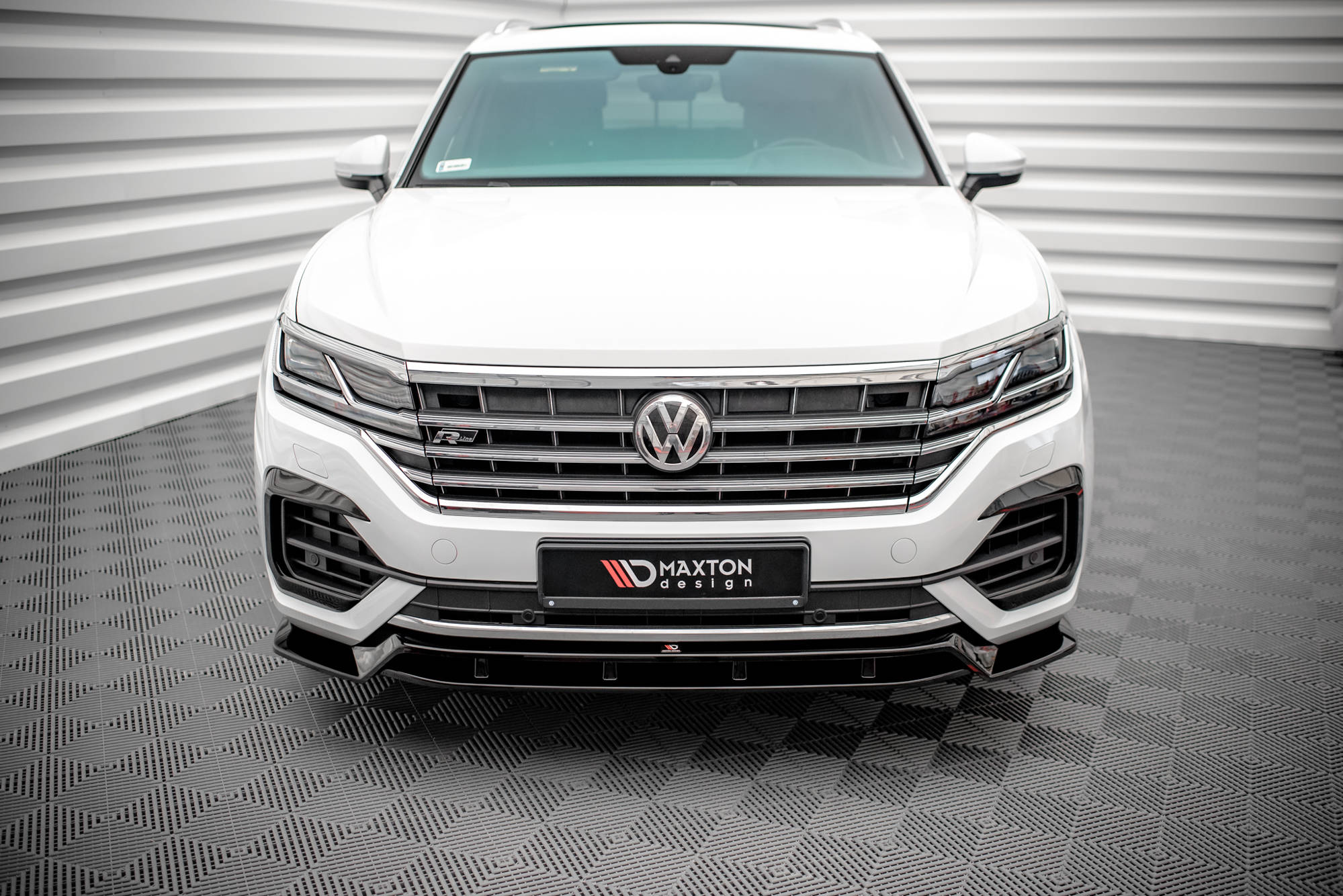 Maxton Front Ansatz für VW Touareg R-Line Mk3 schwarz Hochglanz