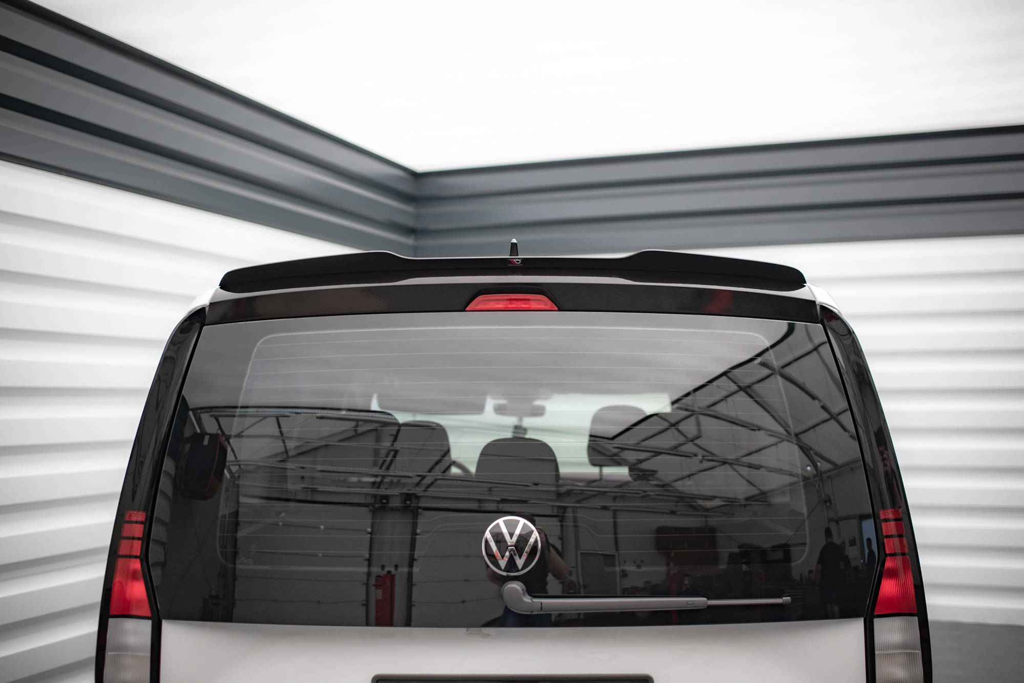 Maxton Spoiler CAP für VW Caddy Mk5 schwarz Hochglanz