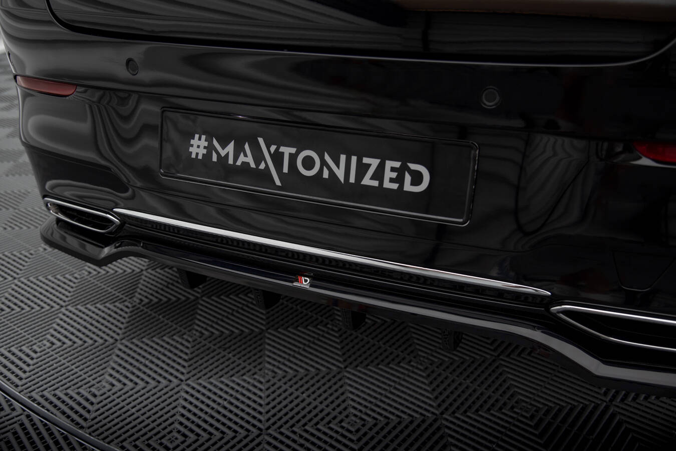Maxton Mittlerer Cup Diffusor DTM Look Heck Ansatz für Mercedes-Benz CLA Coupe C118 schwarz Hochglanz