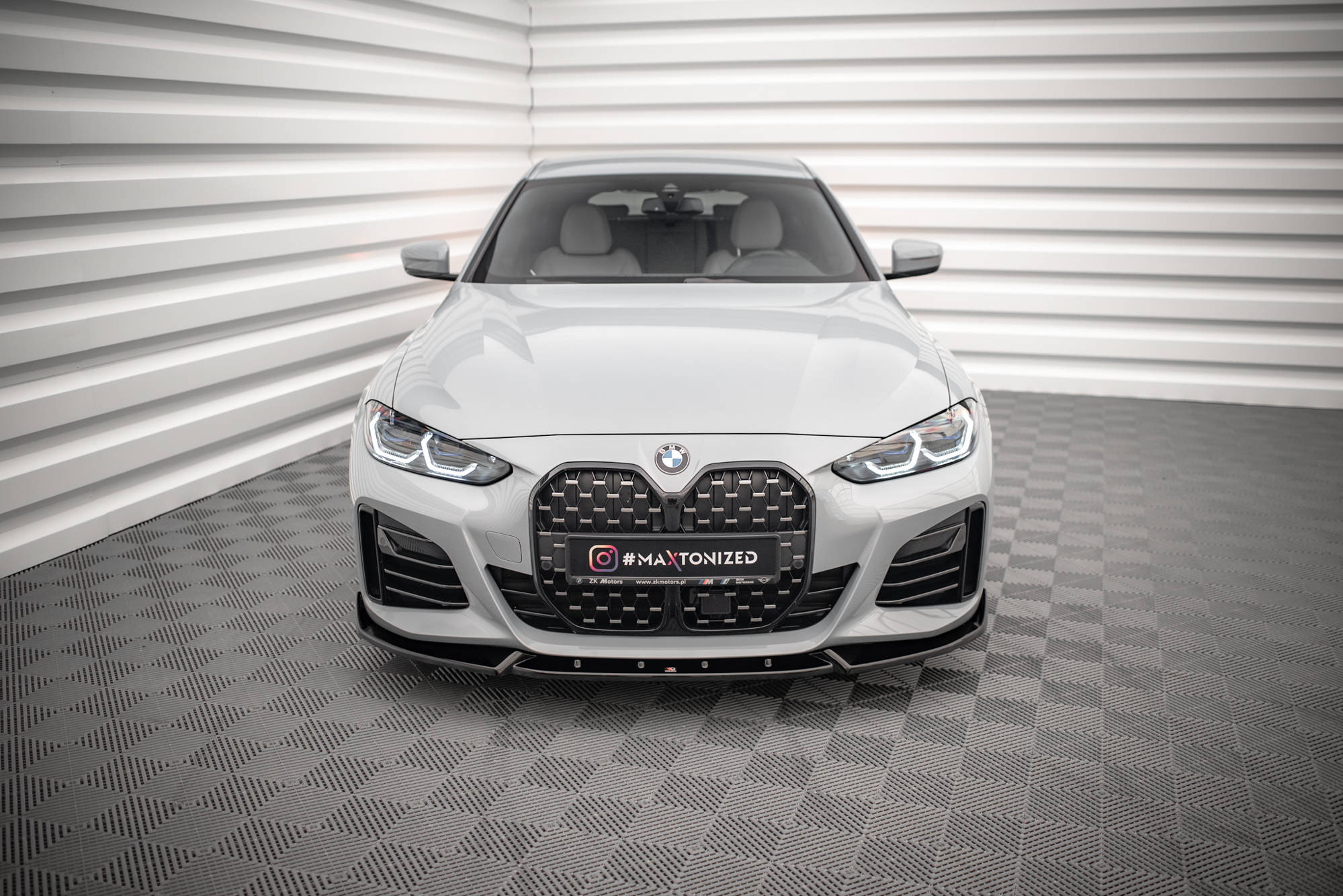 Maxton Front Ansatz V.2 für BMW 4er / i4 Gran Coupe M-Paket / M440i G26 schwarz Hochglanz