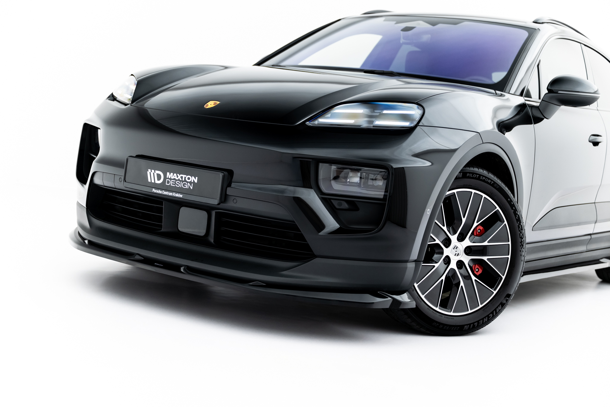 Maxton Front Ansatz für Porsche Macan EV Mk1 schwarz Hochglanz