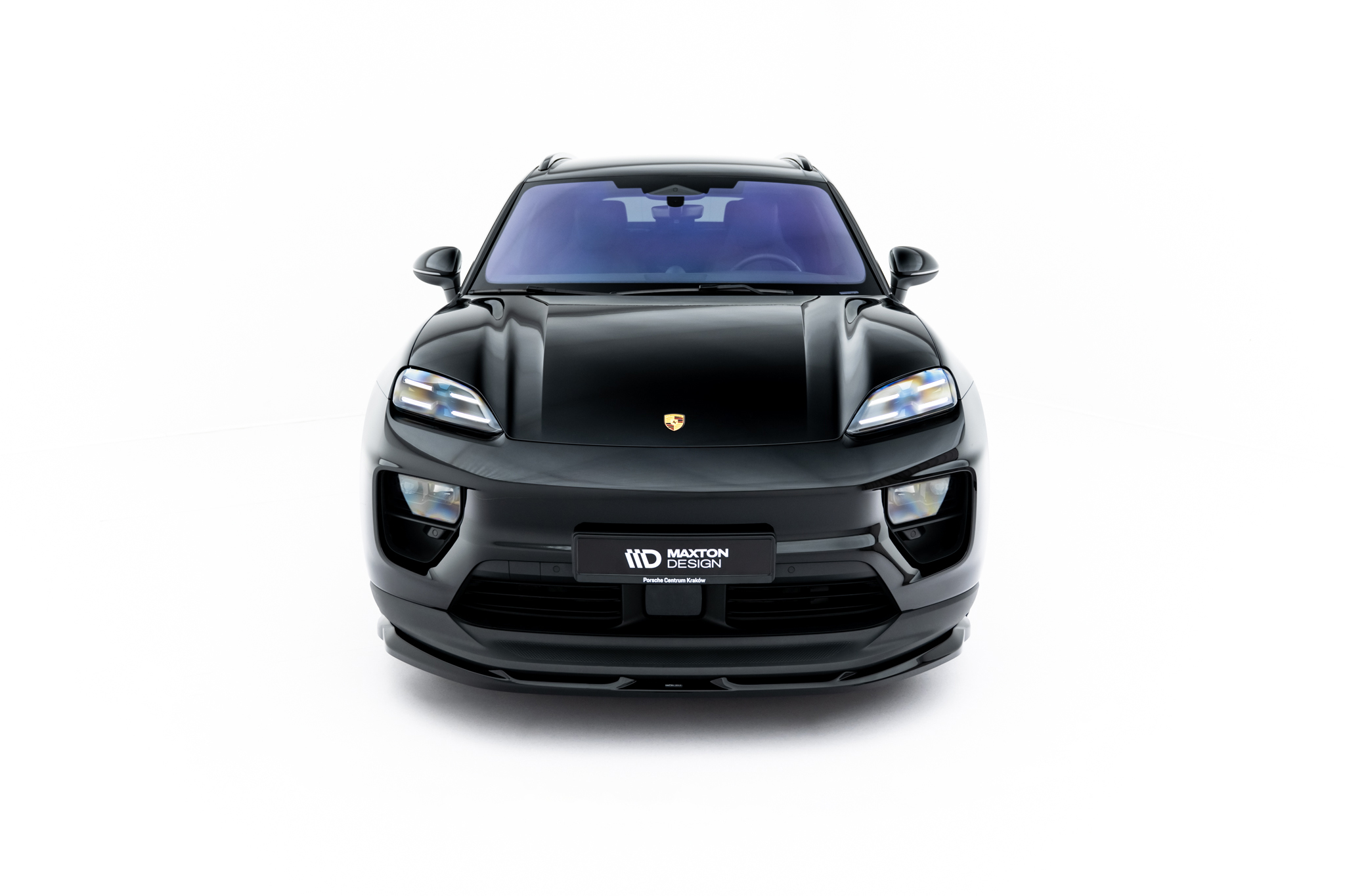 Maxton Front Ansatz für Porsche Macan EV Mk1 schwarz Hochglanz
