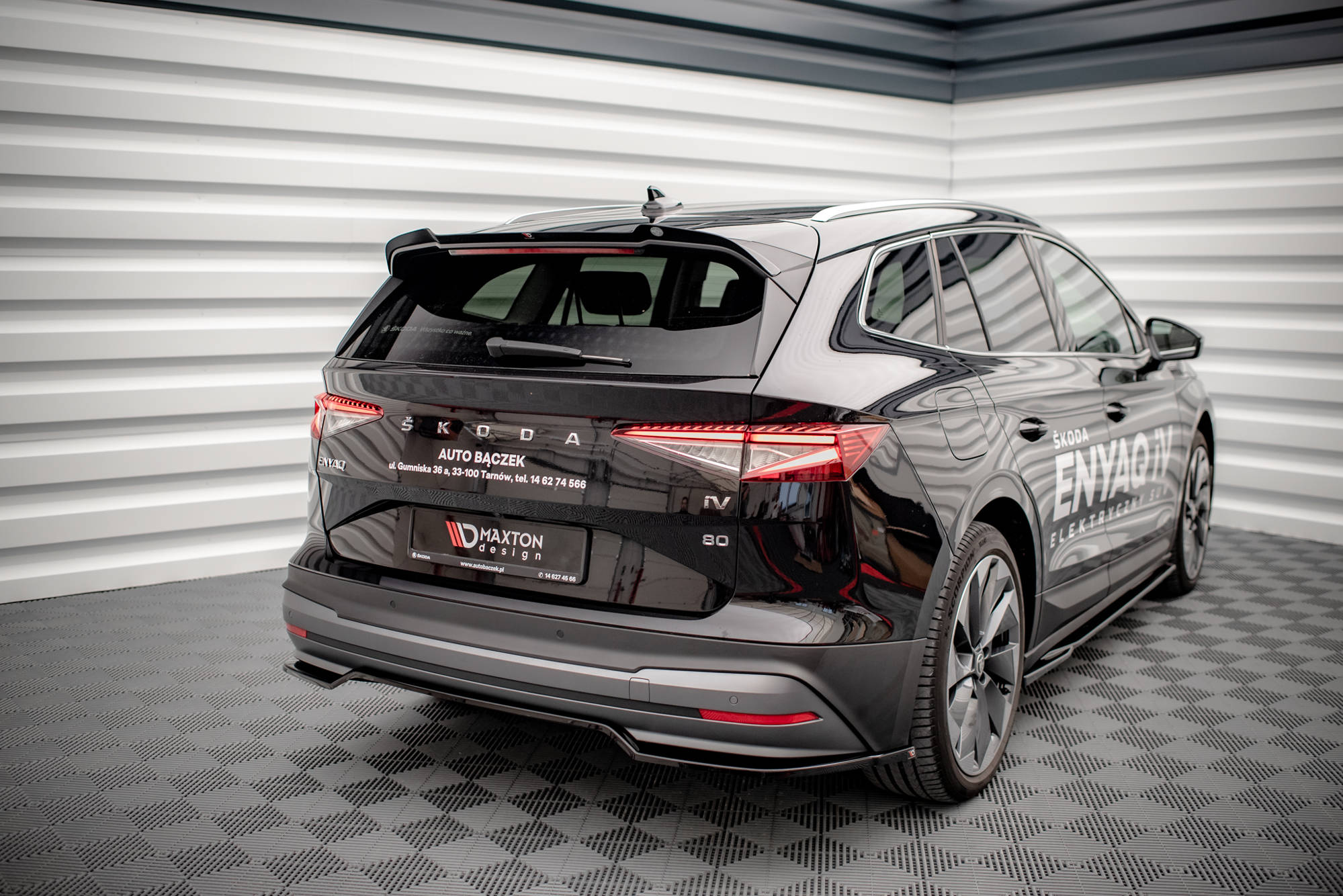 Maxton Mittlerer Cup Diffusor DTM Look Heck Ansatz für Skoda Enyaq iV schwarz Hochglanz