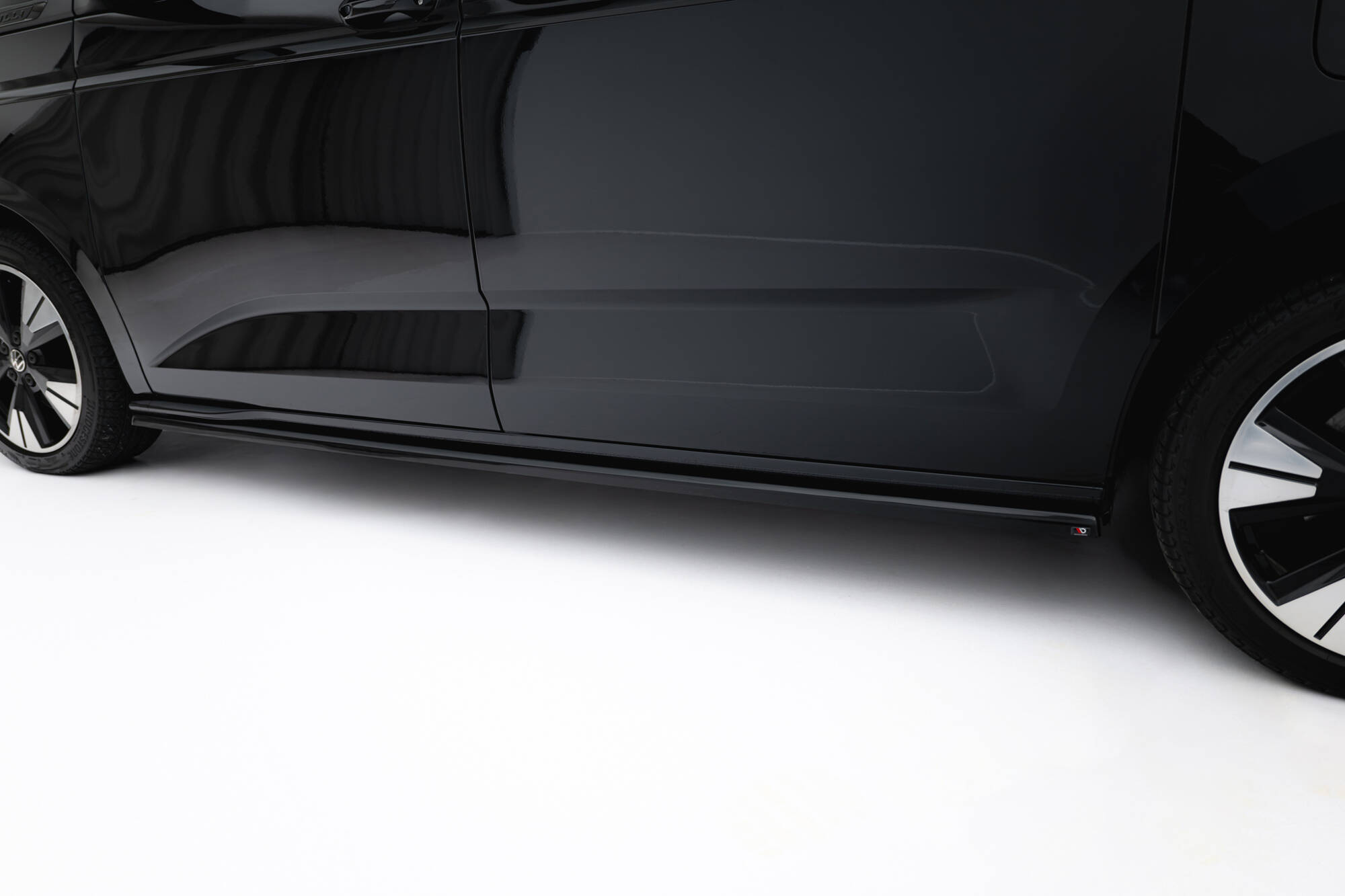 Maxton Seitenschweller Ansatz für VW Multivan Long T7 schwarz Hochglanz