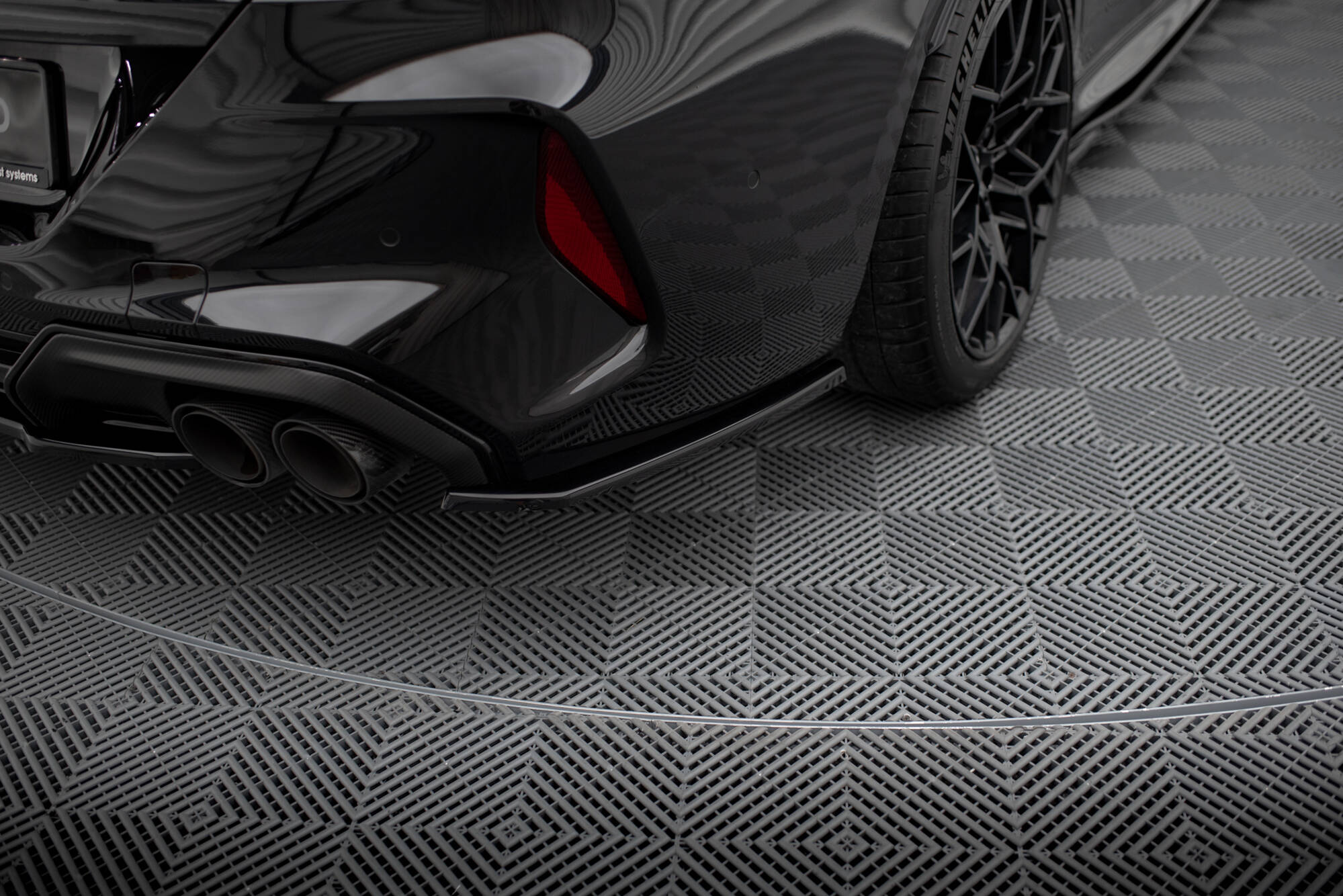 Maxton Heck Ansatz Flaps Diffusor V.2 für BMW M8  Gran Coupe F93  schwarz Hochglanz