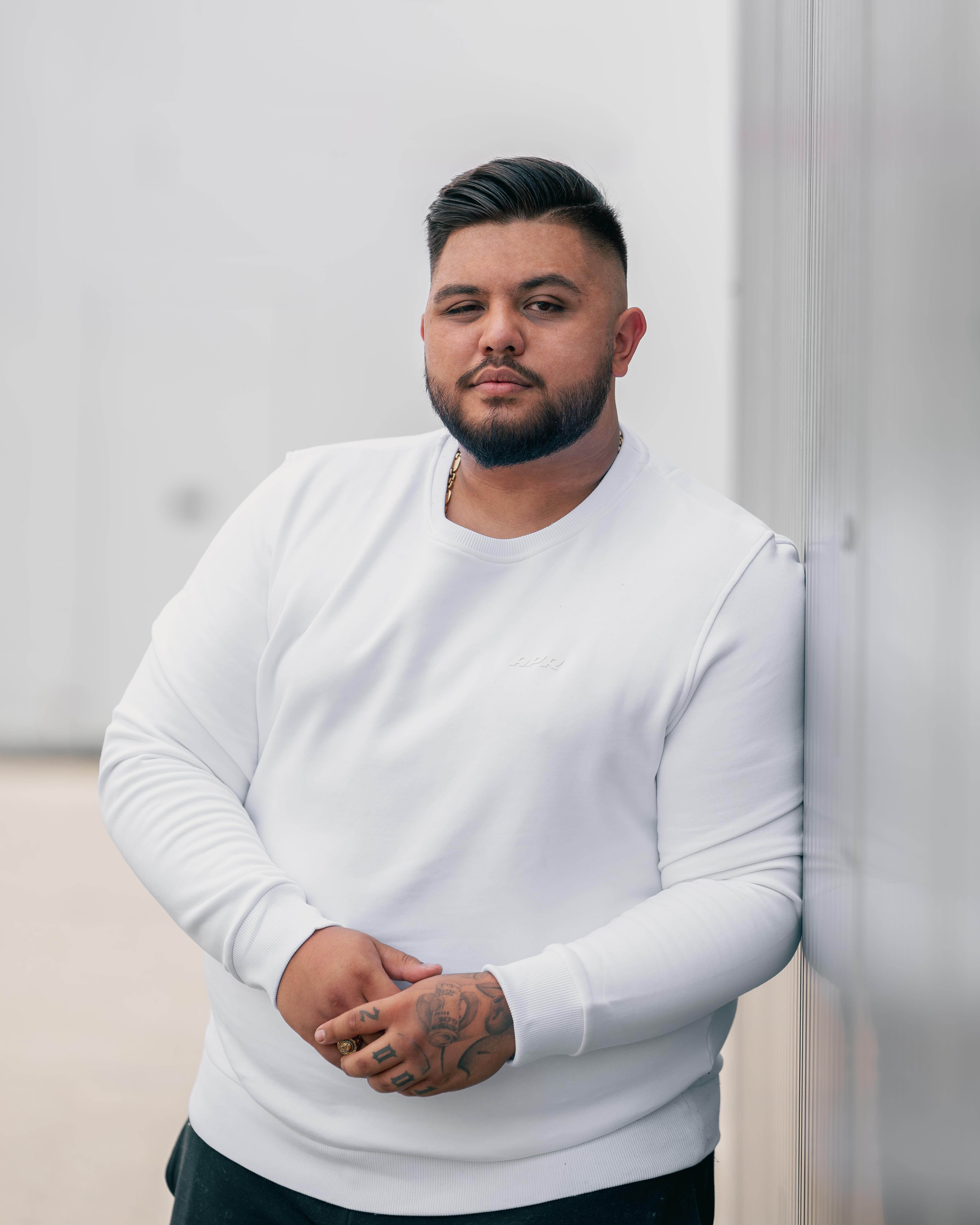 Premium APR Essentials Sweater Rubber weiß