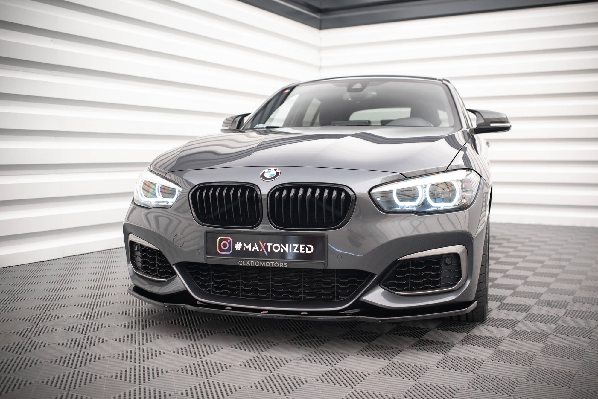 Maxton Front Ansatz V.1 für BMW 1er F20/F21 M-Power FACELIFT schwarz Hochglanz