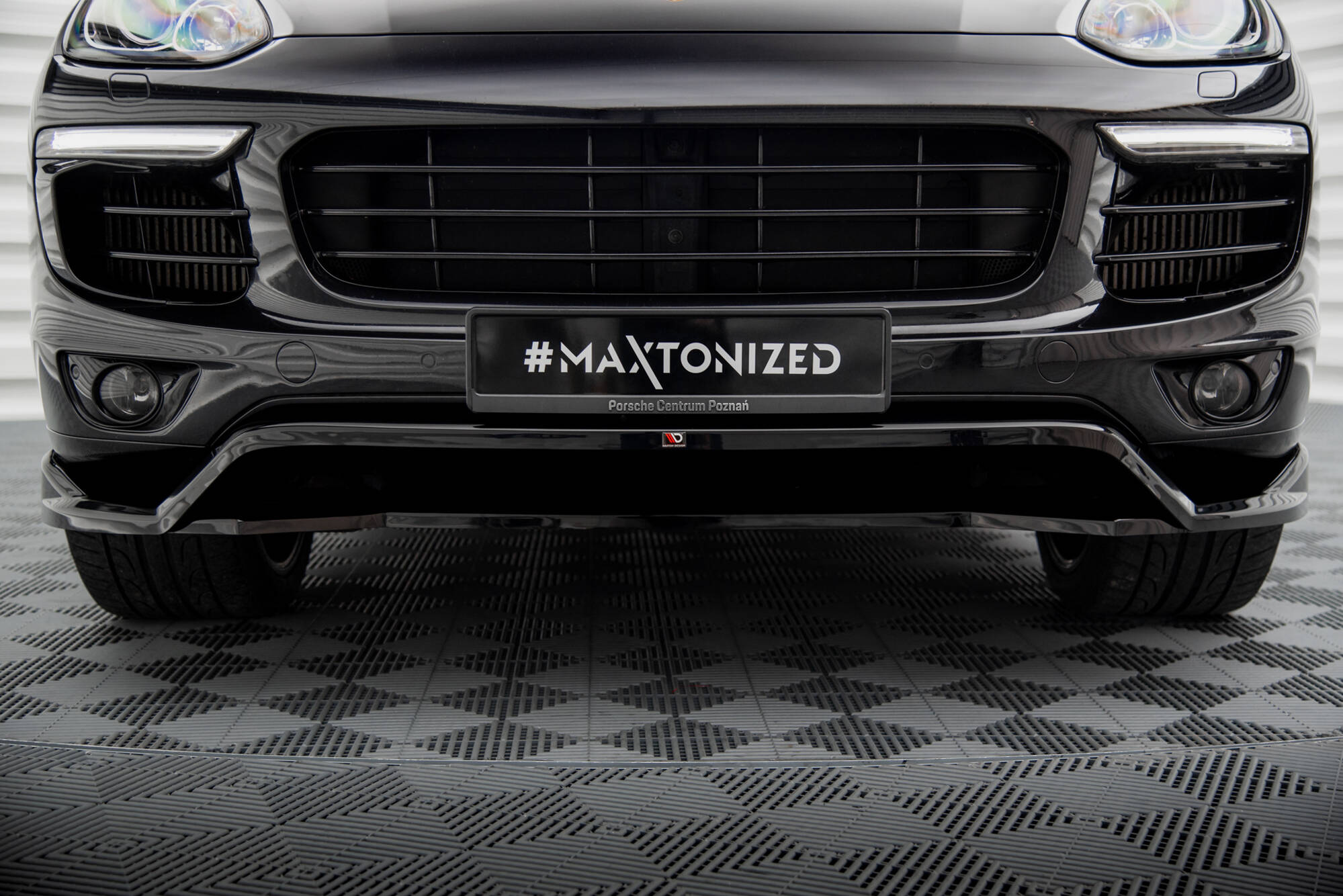 Maxton Front Ansatz für Porsche Cayenne Mk2 Facelift schwarz Hochglanz