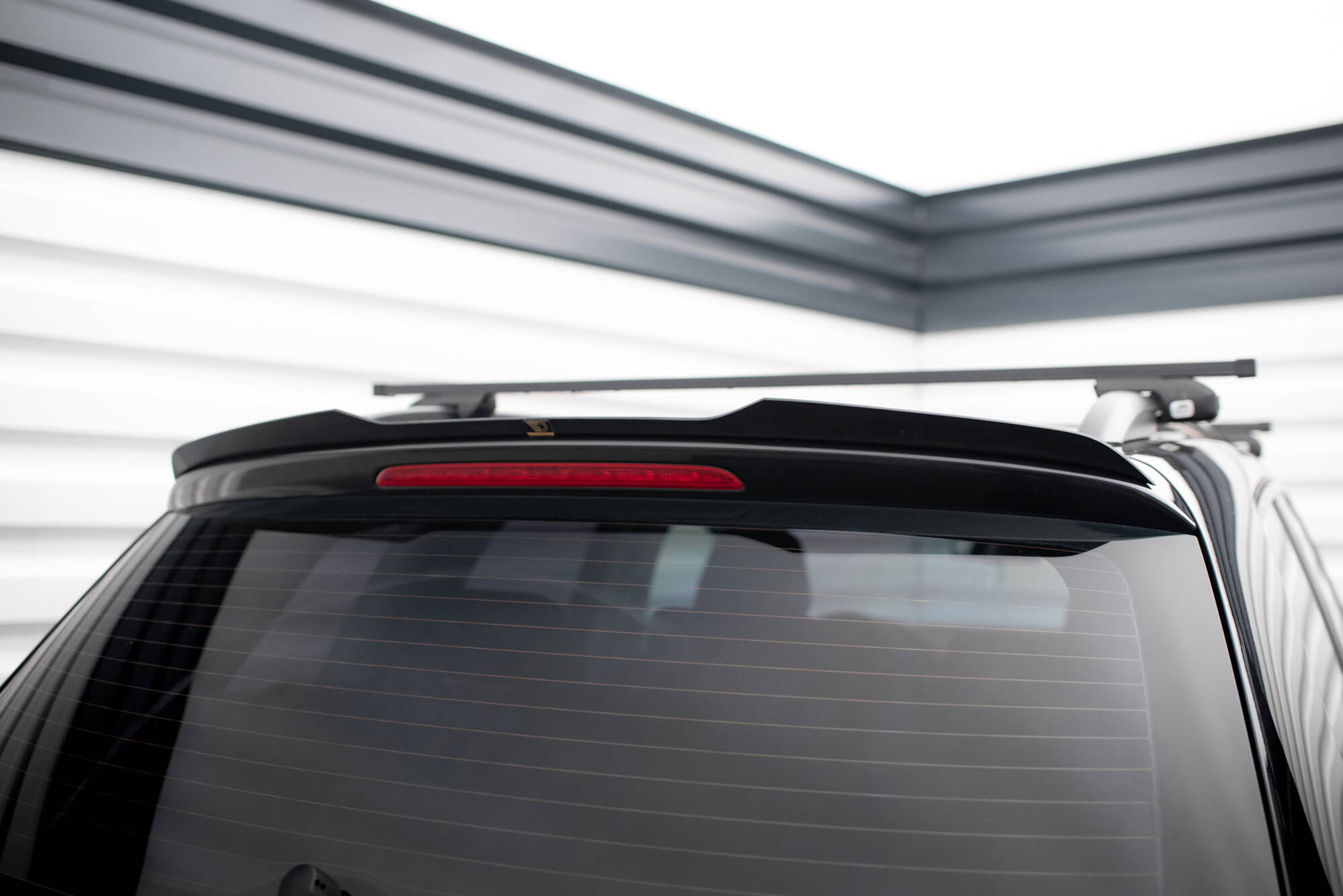 Maxton Spoiler CAP für VW Touareg Mk2 schwarz Hochglanz