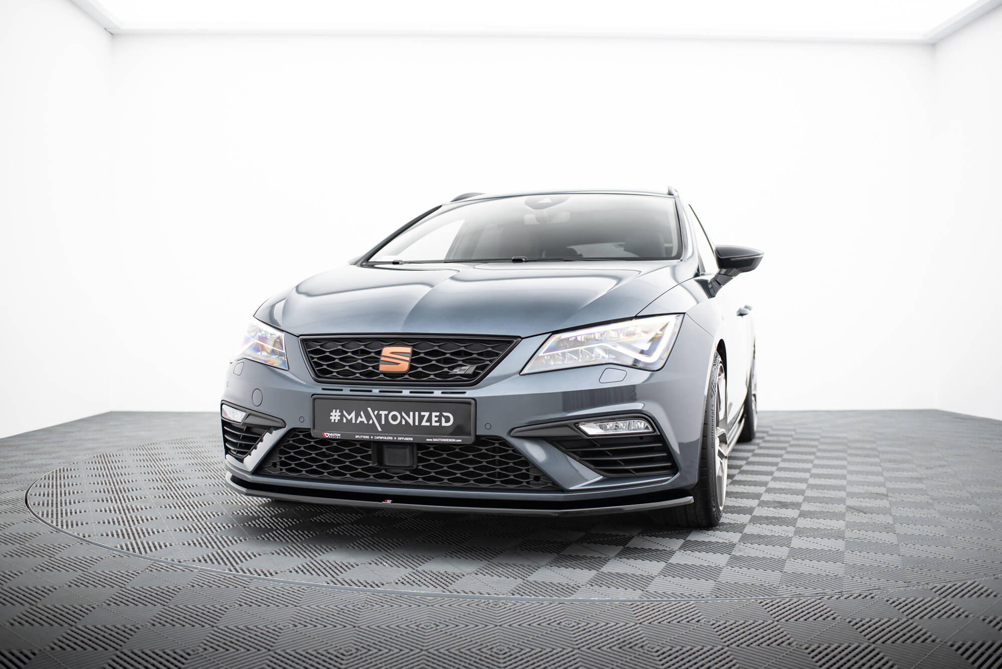 Maxton Front Ansatz V.1 für Seat Leon Cupra / FR Mk3 FL schwarz Hochglanz
