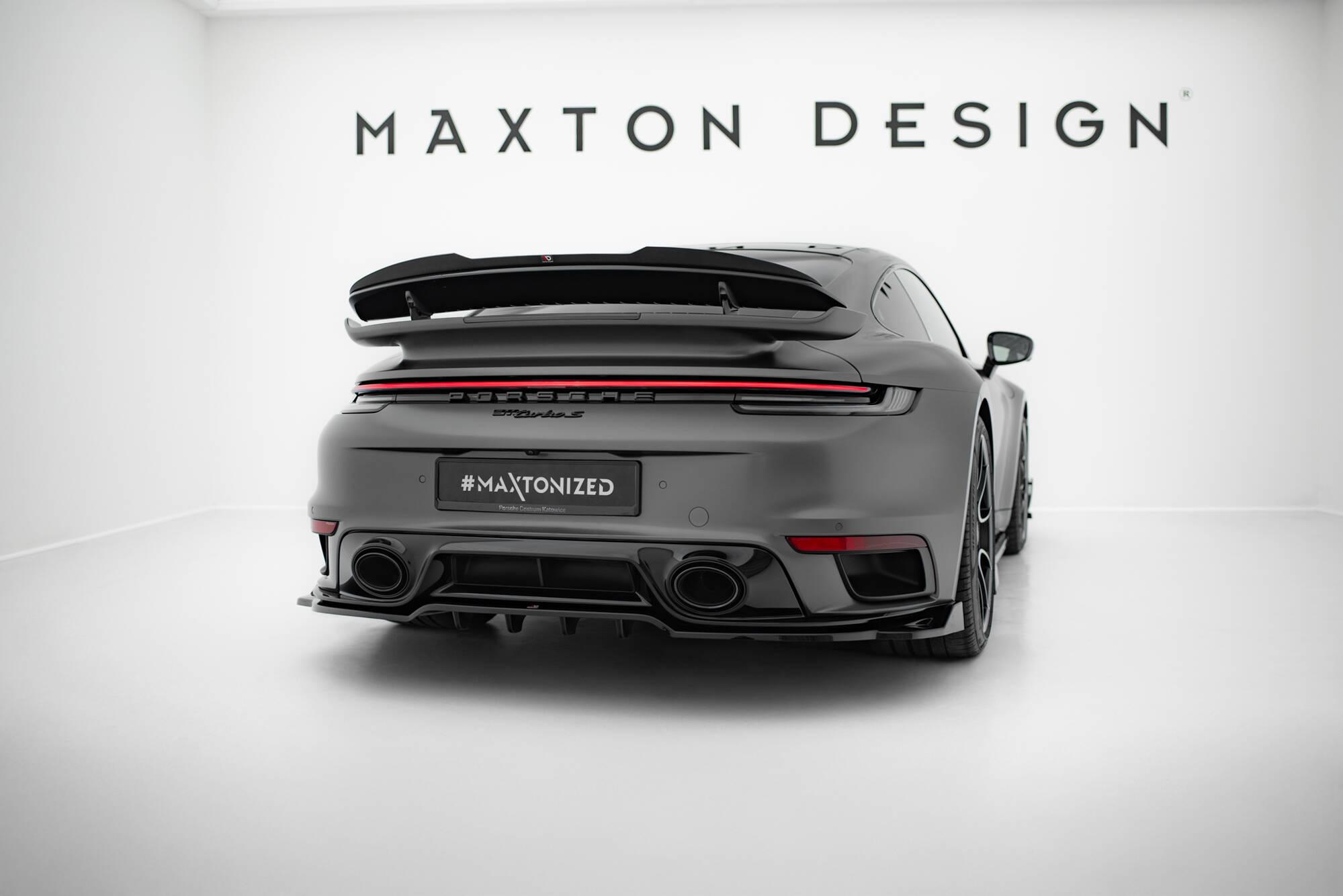 Maxton Spoiler CAP für Porsche 911 Turbo S Sport Package 992 schwarz Hochglanz