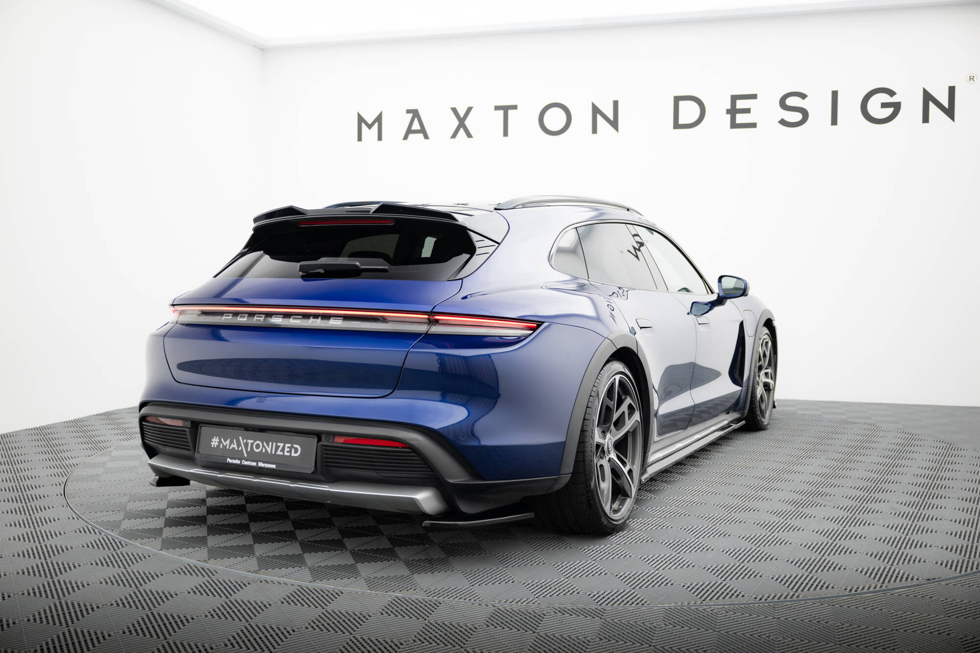 Maxton Heck Ansatz Flaps Diffusor für Porsche Taycan Cross Turismo 4S schwarz Hochglanz