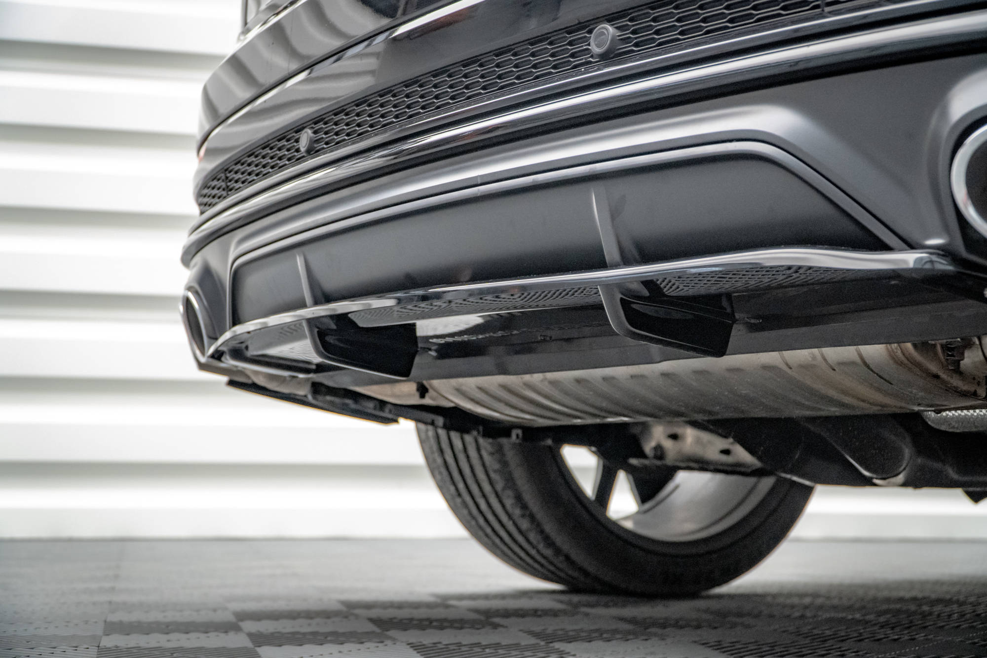 Maxton Mittlerer Cup Diffusor DTM Look Heck Ansatz für Audi SQ8 Mk1 schwarz Hochglanz