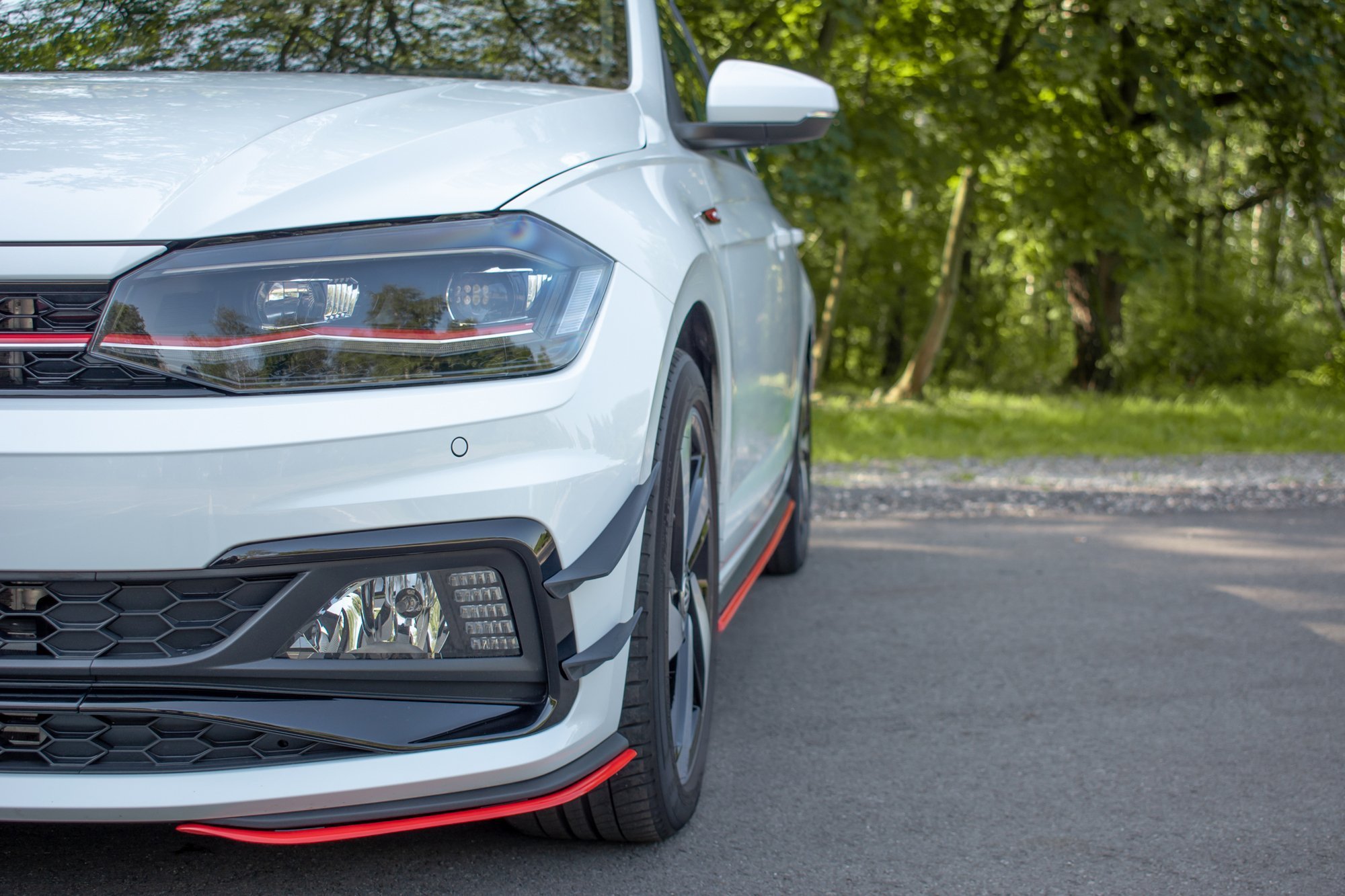 Maxton Front Ansatz für Seite Volkswagen Polo GTI / R-line Mk6 rot Hochglanz