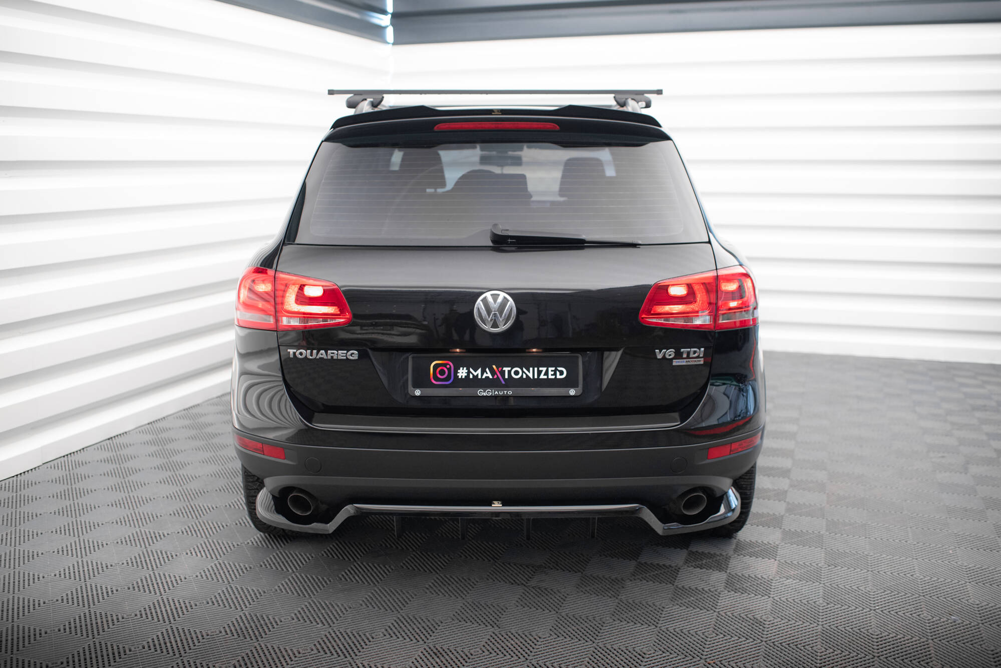 Maxton Spoiler CAP für VW Touareg Mk2 schwarz Hochglanz
