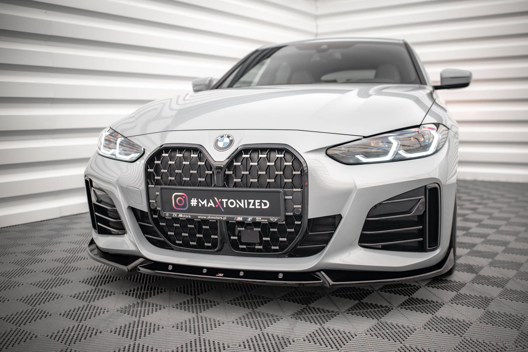 Maxton Front Ansatz V.2 für BMW 4er / i4 Gran Coupe M-Paket / M440i G26 schwarz Hochglanz